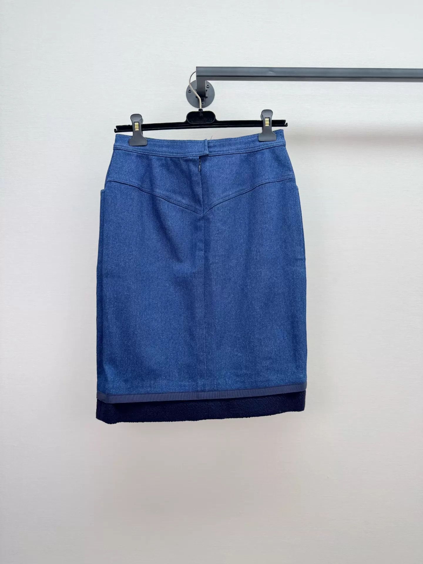 Chanel Chanel vintage denim skirt 42 like new Size 30" / US 8 / IT 44 - 3 Thumbnail