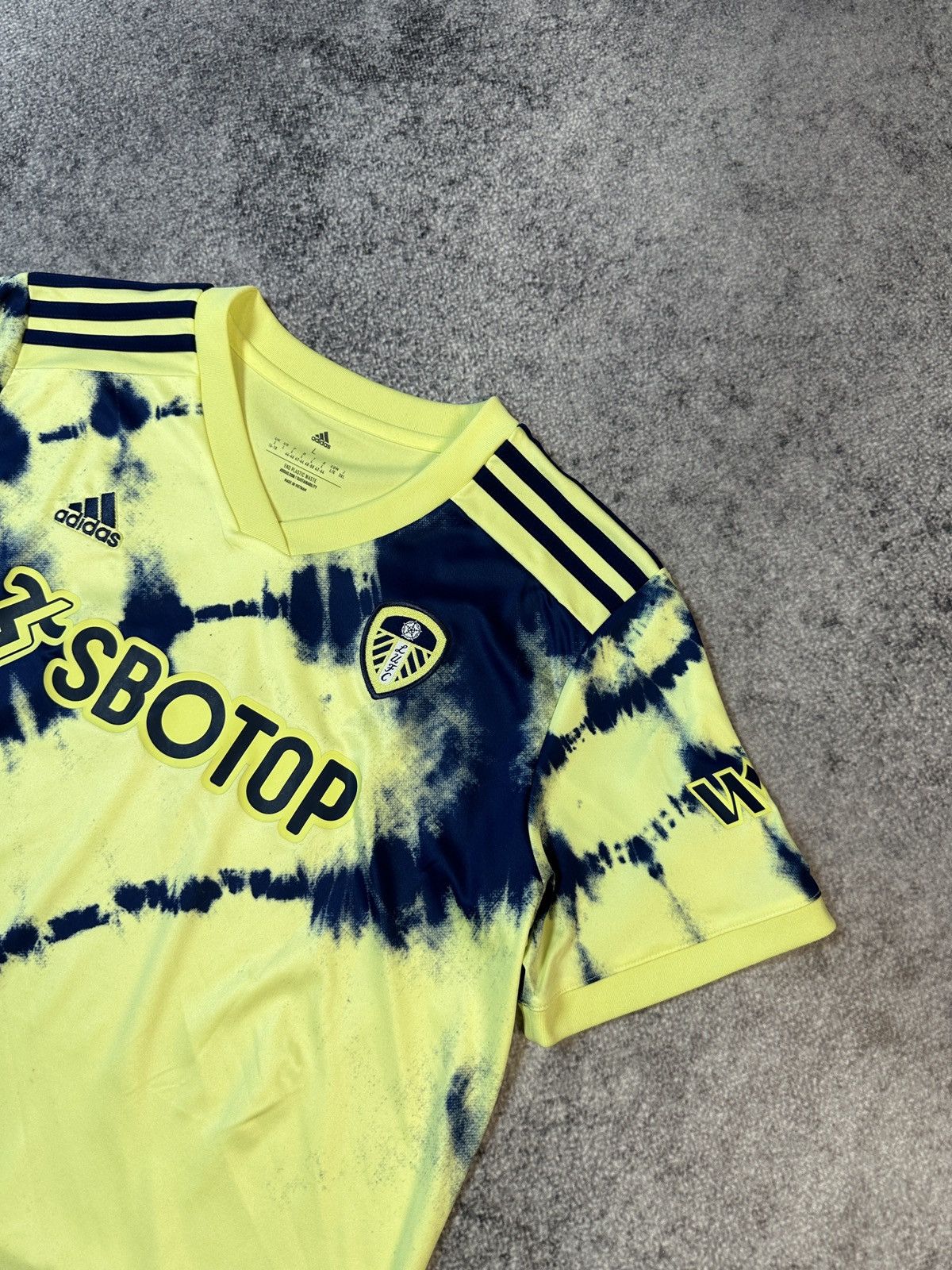 Adidas Adidas Leeds United Soccer Jersey Blokecore L 22/23 Rare Size US L / EU 52-54 / 3 - 3 Thumbnail