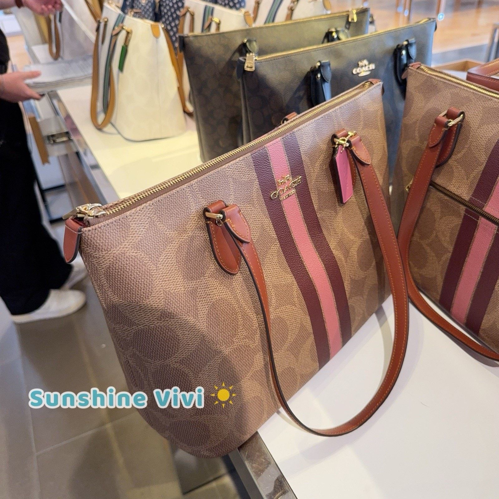 Coach NWT Bundle Coach Gallery Tote Bag CBM18 & 77840 Cherry Charm Size ONE SIZE - 9 Thumbnail