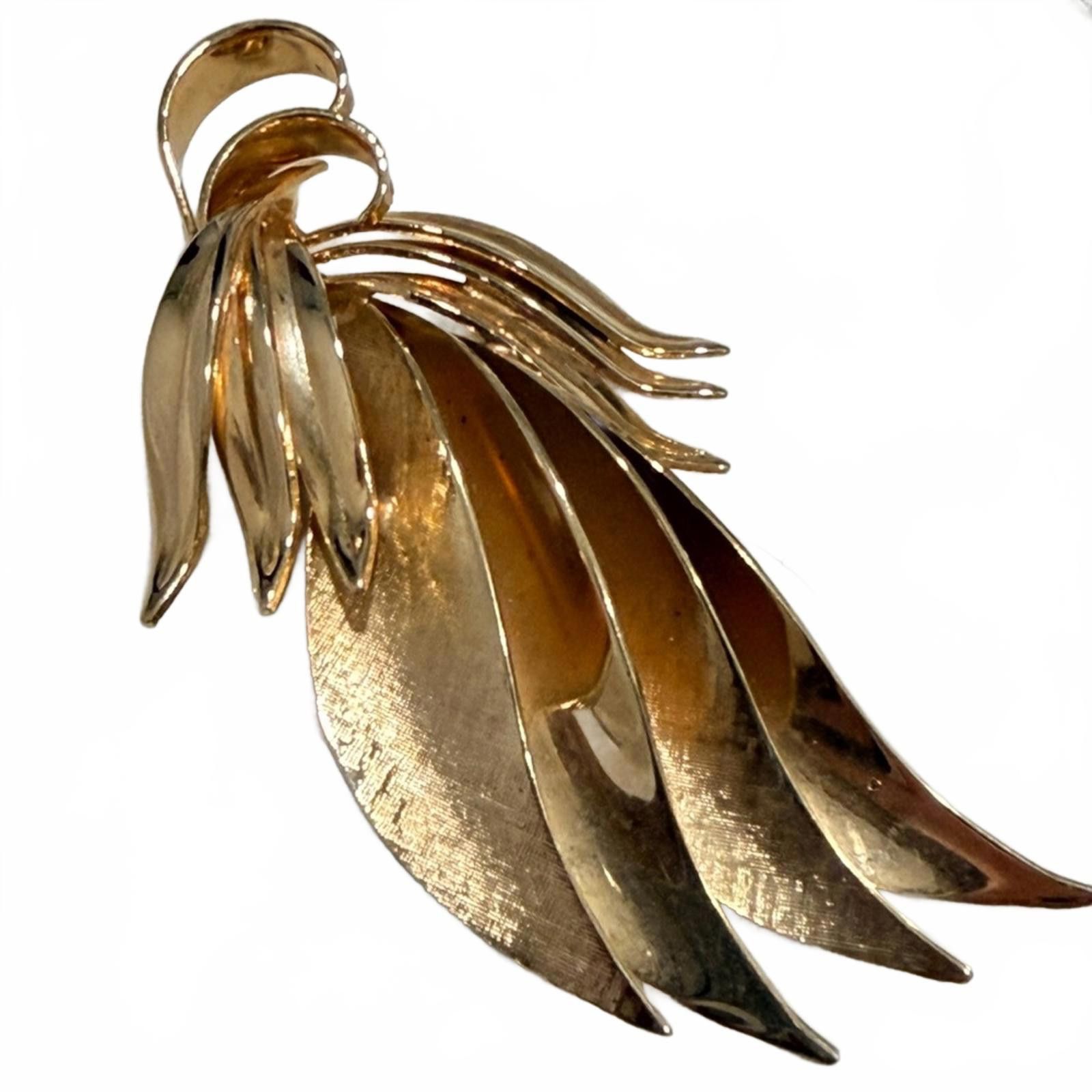 Other Vintage Mid Century Gold Tone Leaf Brooch Statement Pin Size ONE SIZE - 6 Thumbnail