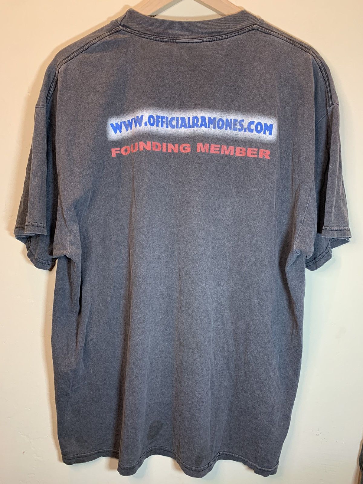 Band Tees × Vintage *RARE* Vintage 90s Ramones Faded Distressed Band T-Shirt XL Size US XL / EU 56 / 4 - 2 Thumbnail