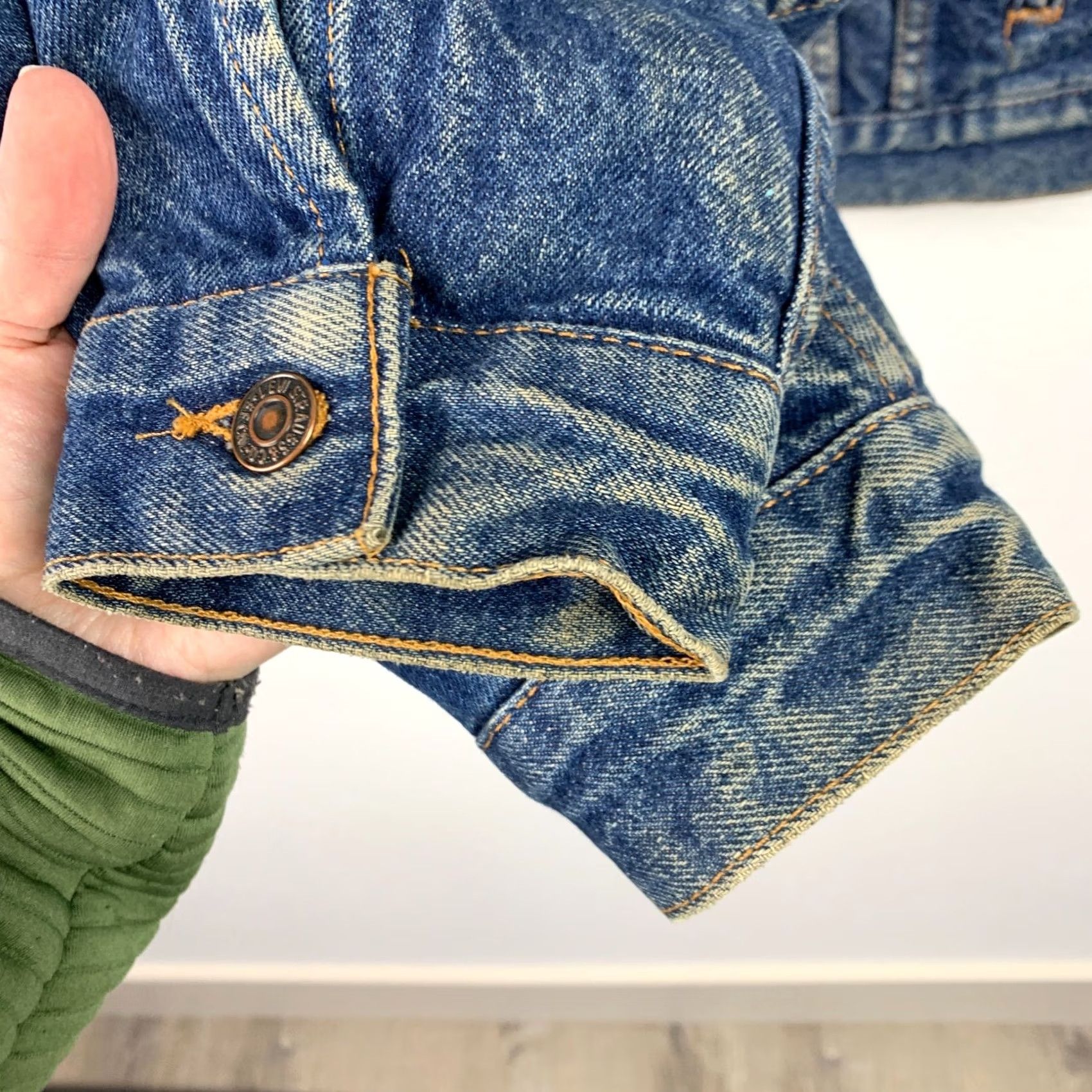 Levi's VINTAGE Levi's 715 Button Stamp Blanket Lined 71506-0316 Trucker Jacket 42 Blue Denim Rockabilly 1990s Mens/Adults Size US XS / EU 42 / 0 - 5 Thumbnail