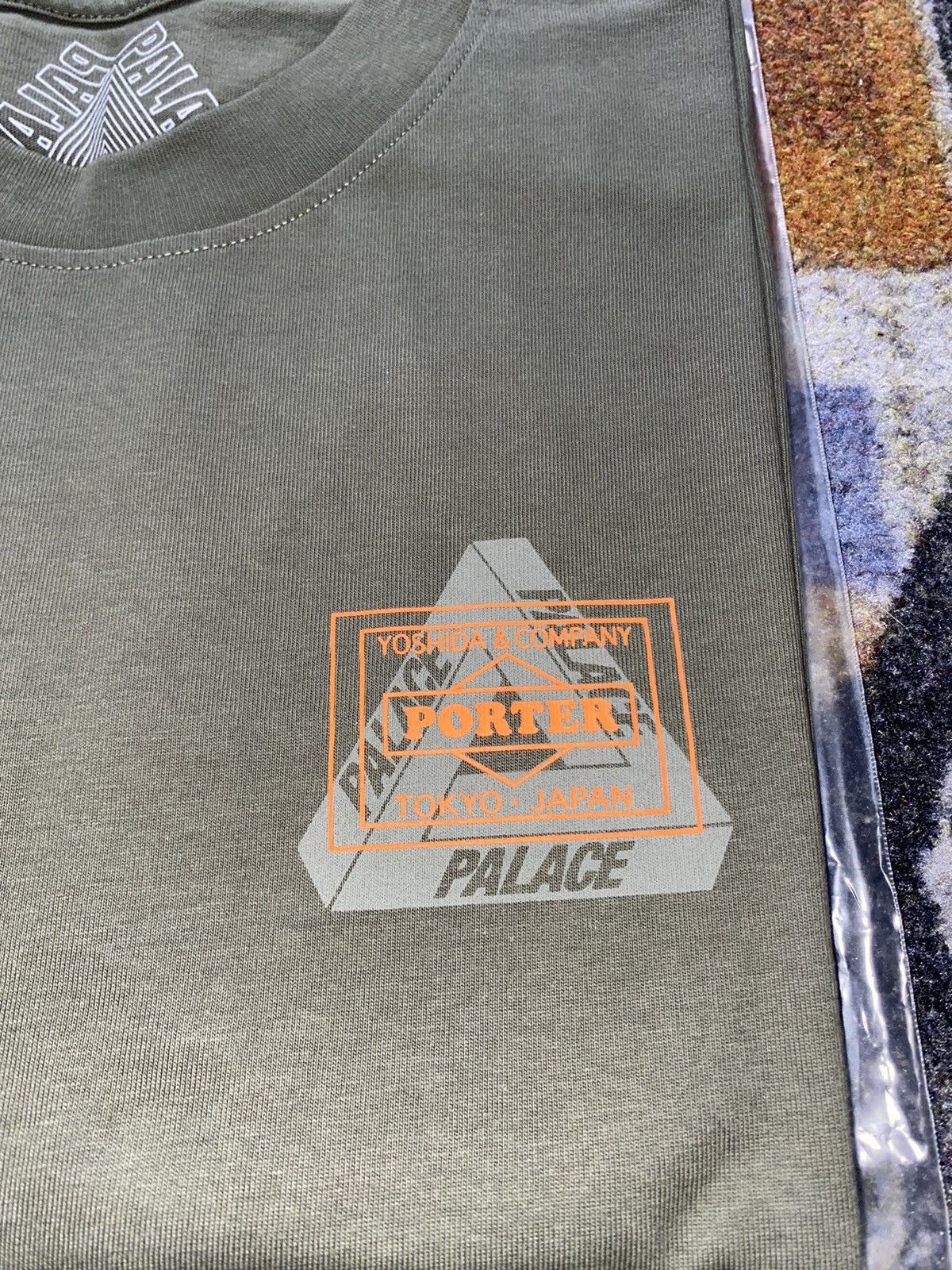 Palace × Porter Palace x Porter Logo Tee Olive Size US XL / EU 56 / 4 - 2 Thumbnail