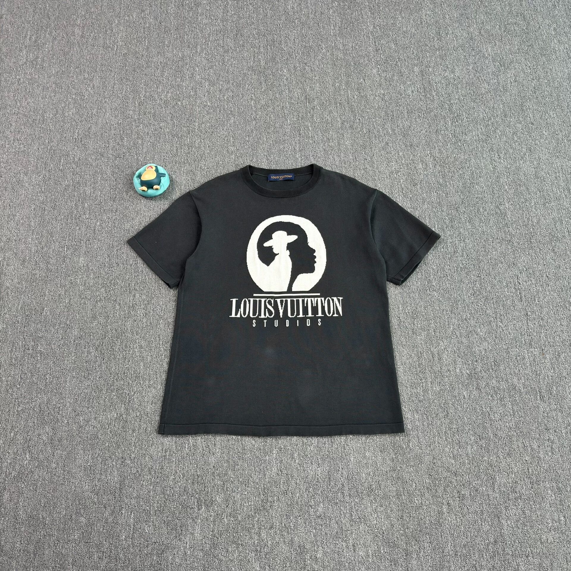 Louis Vuitton Louis Vuitton Pharrell Portrait Knit T-Shirt Size M Size US M / EU 48-50 / 2 - 1 Thumbnail