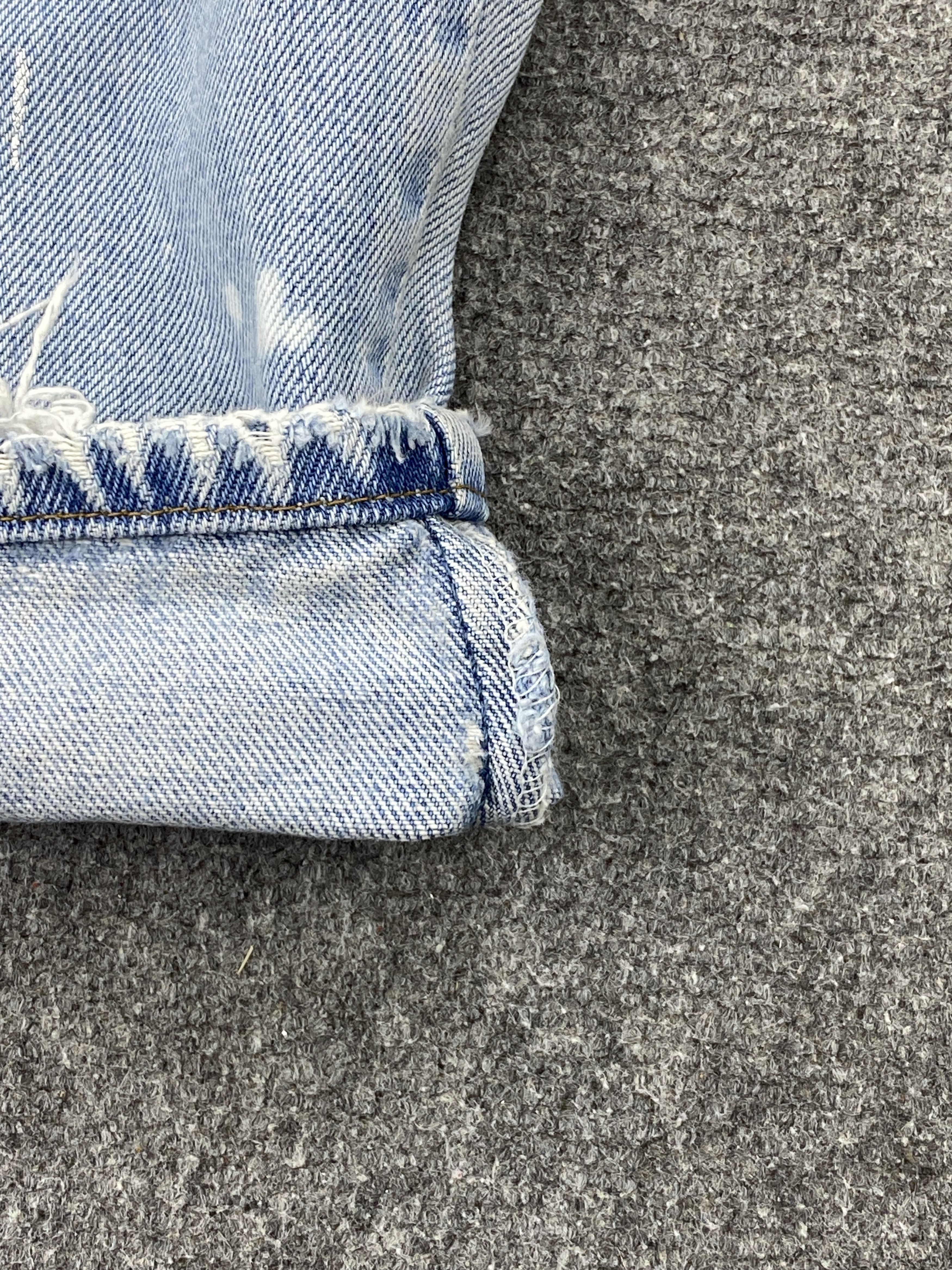 Levi's × Vintage Distressed Vintage 90s Levis 560 Light Wash Jeans DP2323 Size US 33 - 14 Thumbnail
