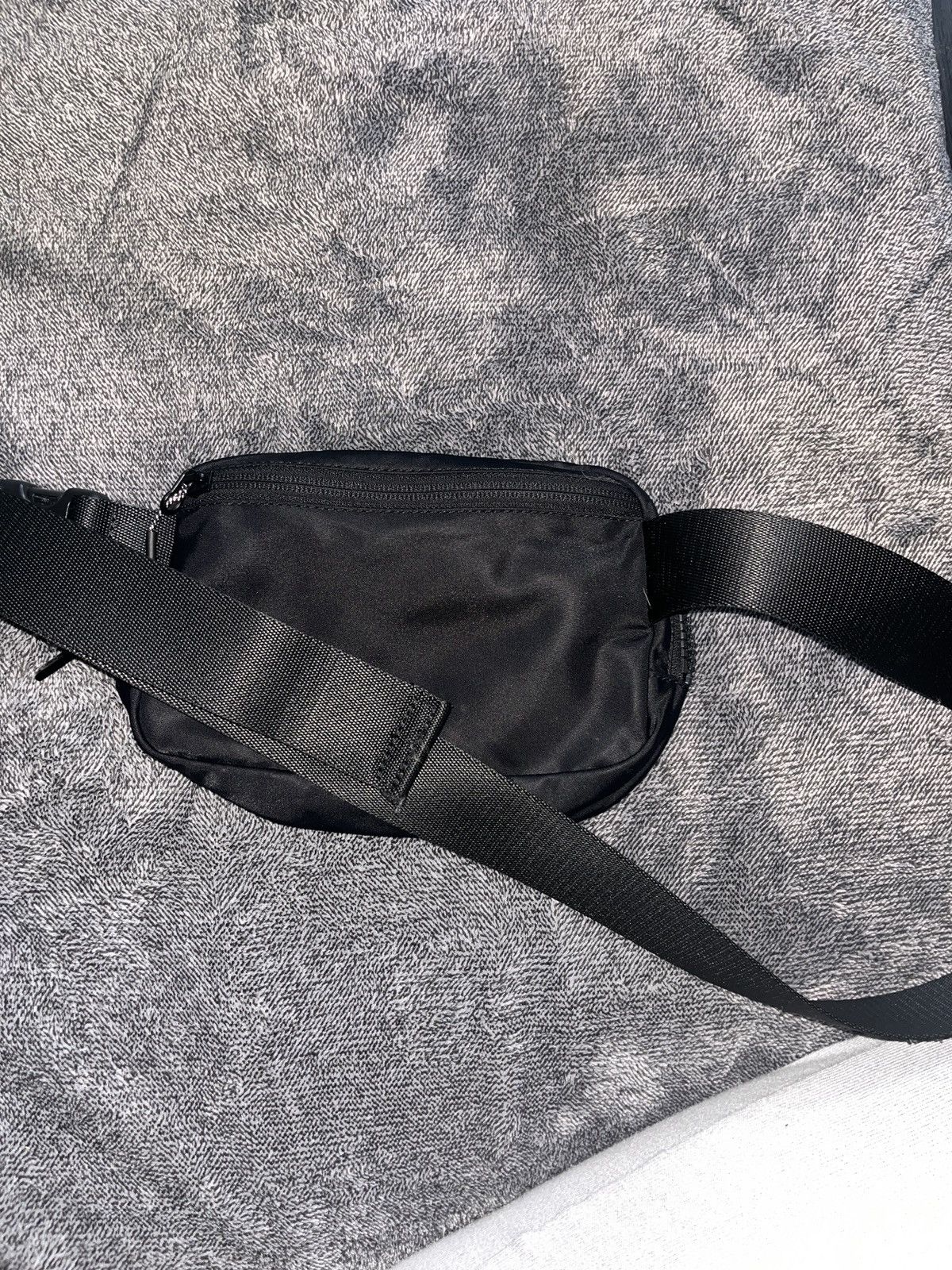Lululemon Black Lululemon Belt Bag 1L Size ONE SIZE - 3 Thumbnail