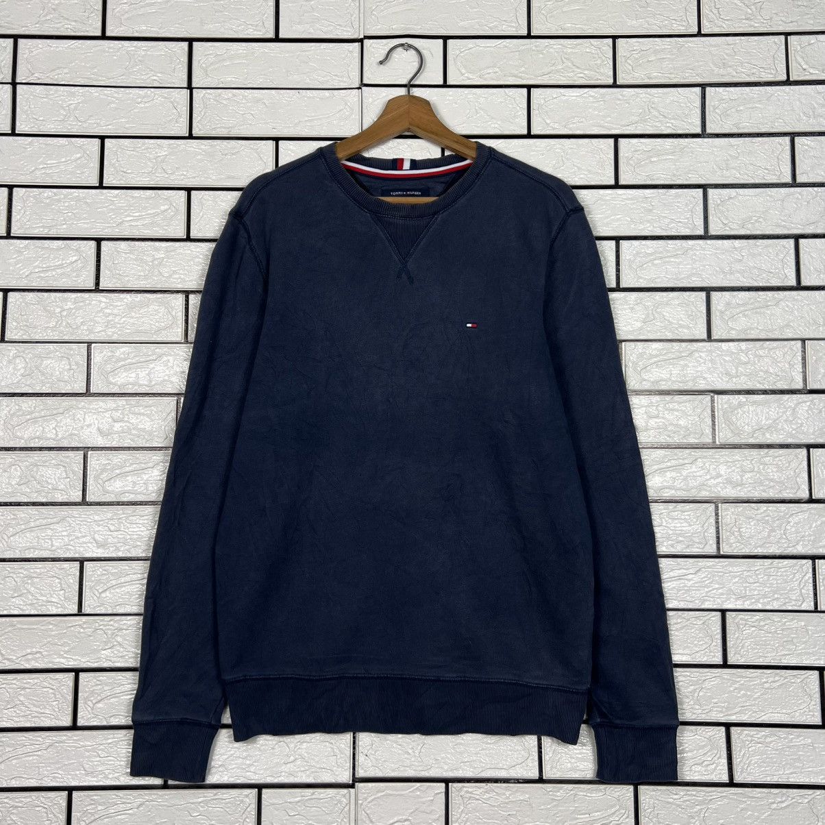 Tommy Hilfiger TOMMY HILFIGER Small Logo Crewneck Sweatshirt #4272-C194 Size US M / EU 48-50 / 2 - 1 Thumbnail