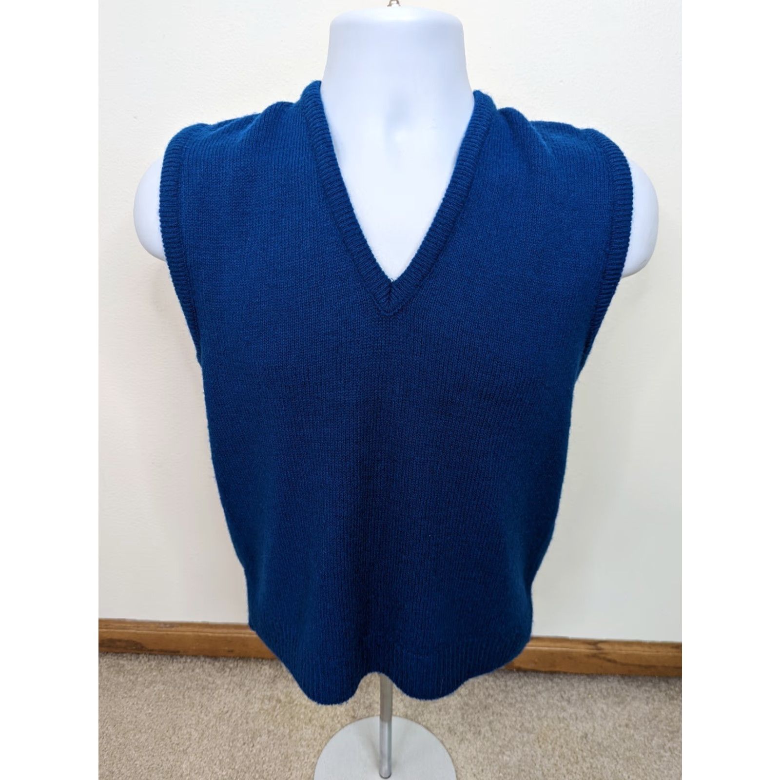 Vintage VINTAGE Rugby Men's Solid Blue V-Neck Sweater Vest Small S10 Size US S / EU 44-46 / 1 - 2 Thumbnail