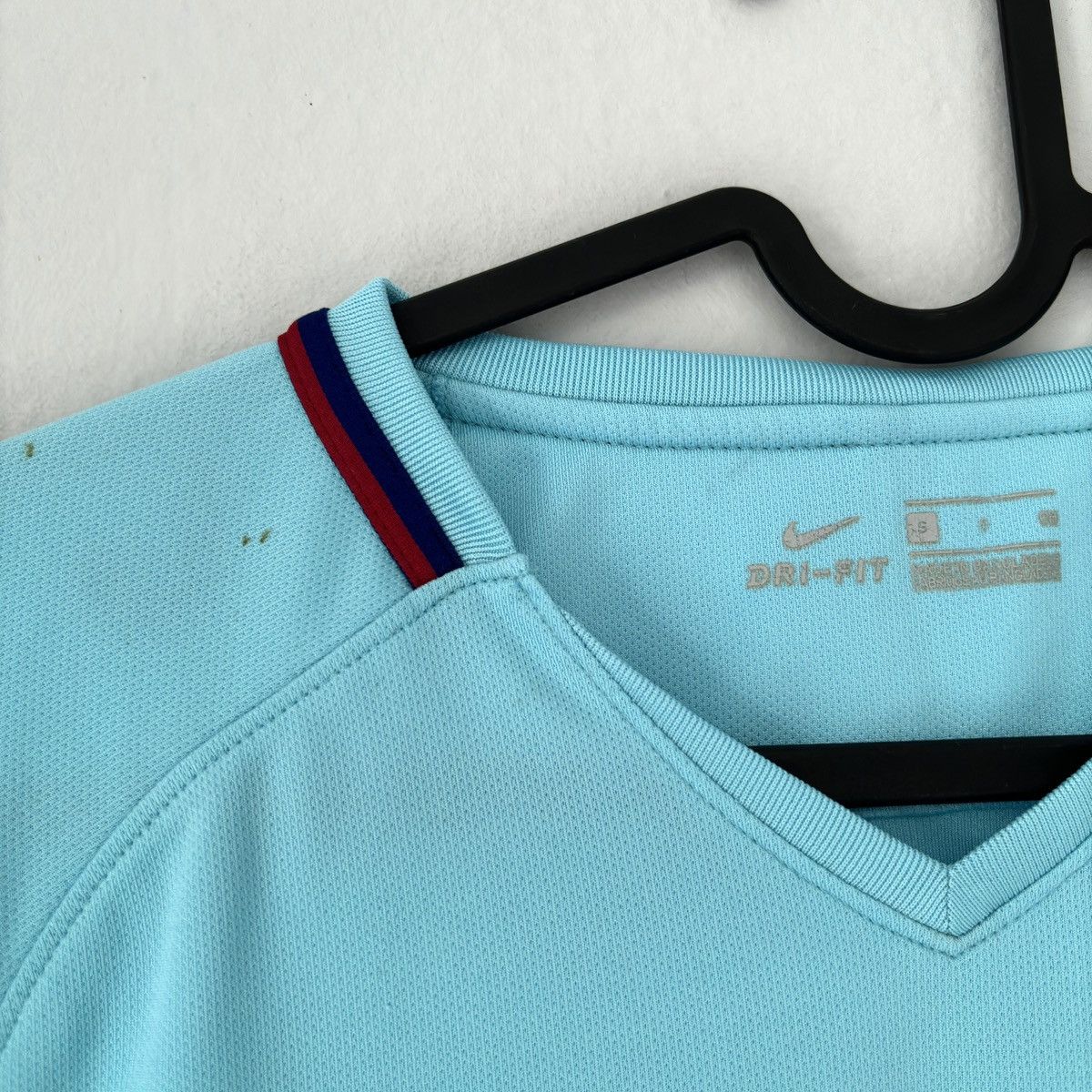 Nike 2017 2018 FC Barcelona Nike Away Kit Soccer Jersey Camiseta Size US S / EU 44-46 / 1 - 6 Thumbnail