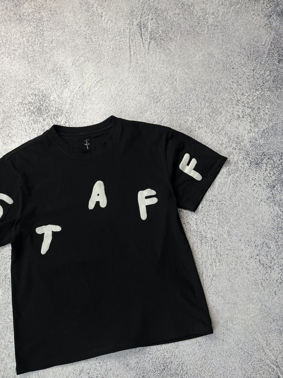 Vintage Travis Scott Astroworld Staff 2019 T-shirt Size S Size US S / EU 44-46 / 1 - 4 Thumbnail