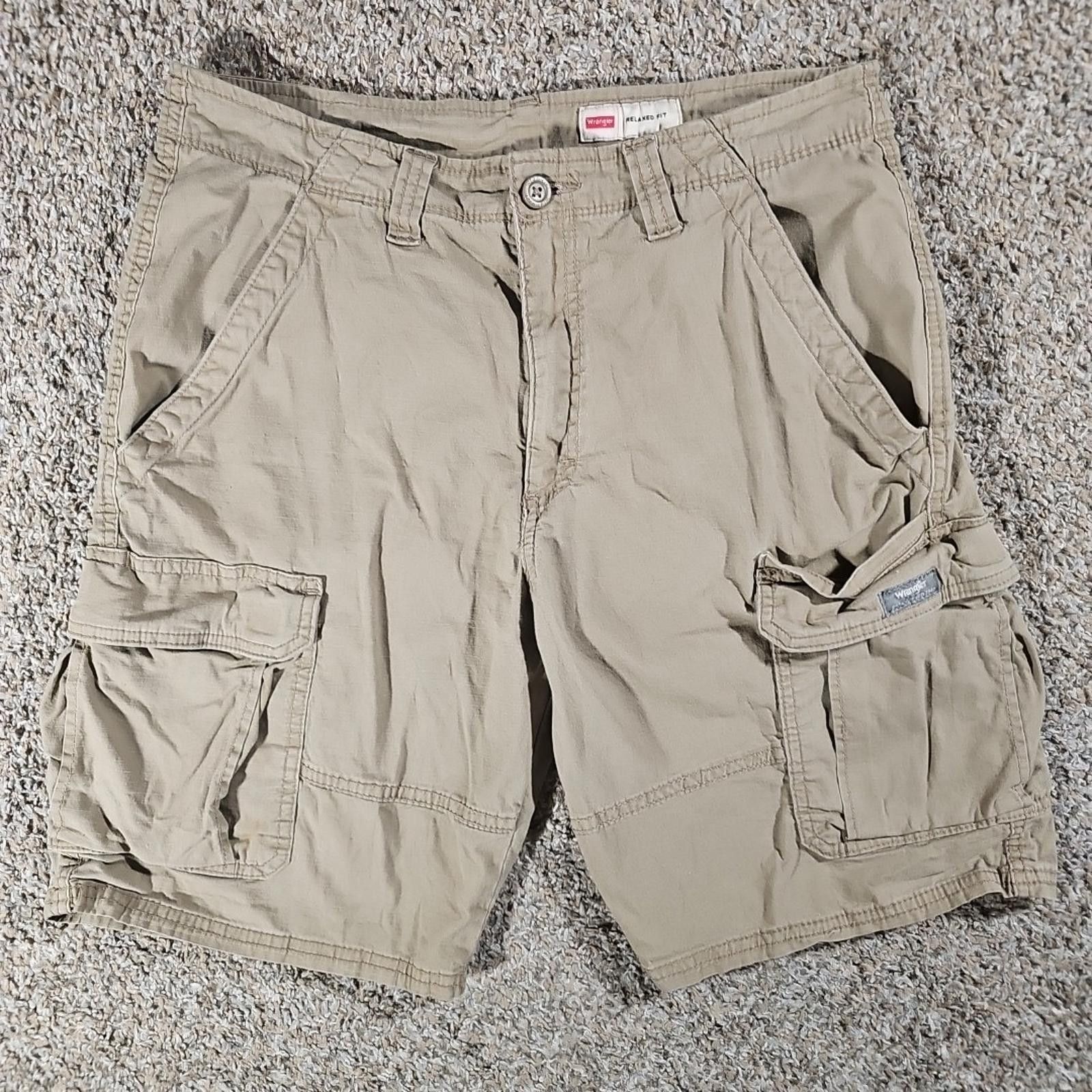 Wrangler Wrangler Sz 32 Relaxed Fit Cargo Shorts Size US 32 / EU 48 - 1 Thumbnail
