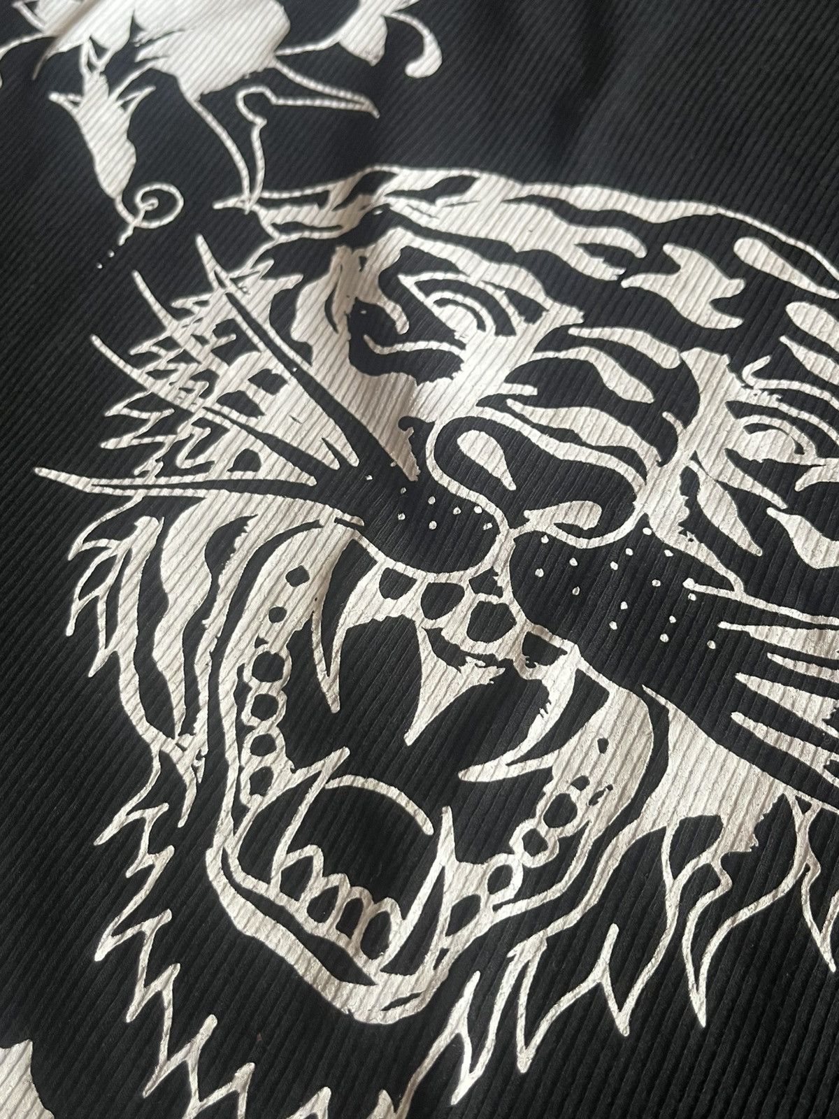 Ed Hardy WOMENS ED HARDY GRAPHIC CROPPED THERMAL BLACK/WHITE XL NWT Size XL / US 12-14 / IT 48-50 - 5 Thumbnail