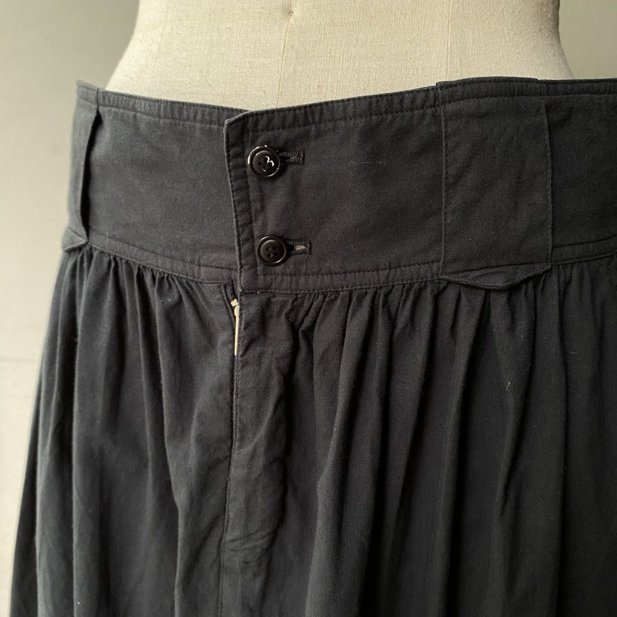 Issey Miyake Issey Miyake Black Skirt with Gathered Pocket Hem Detail Size 33" - 14 Thumbnail