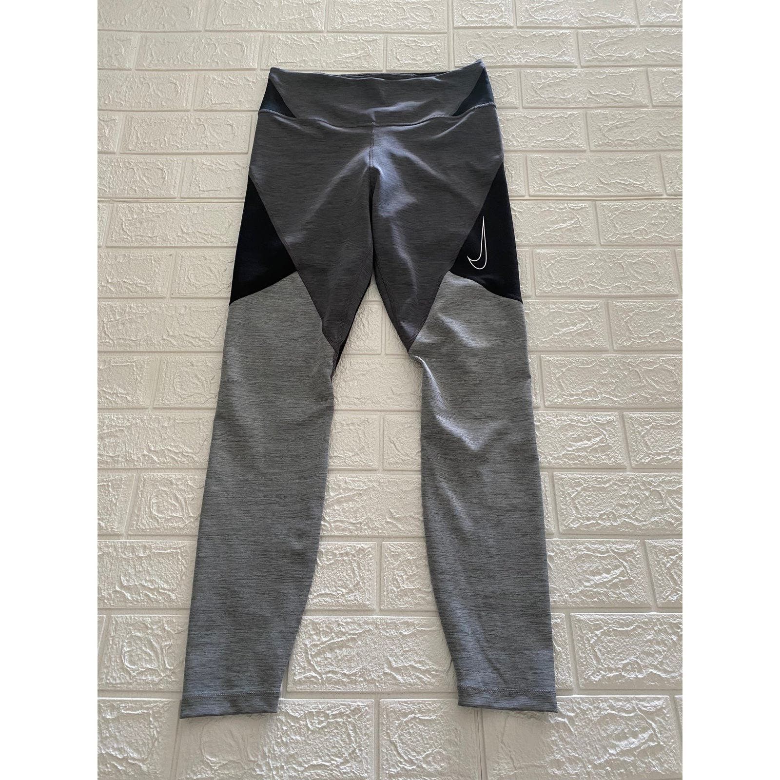 Nike Nike leggings size medium Size 30" / US 8 / IT 44 - 1 Thumbnail
