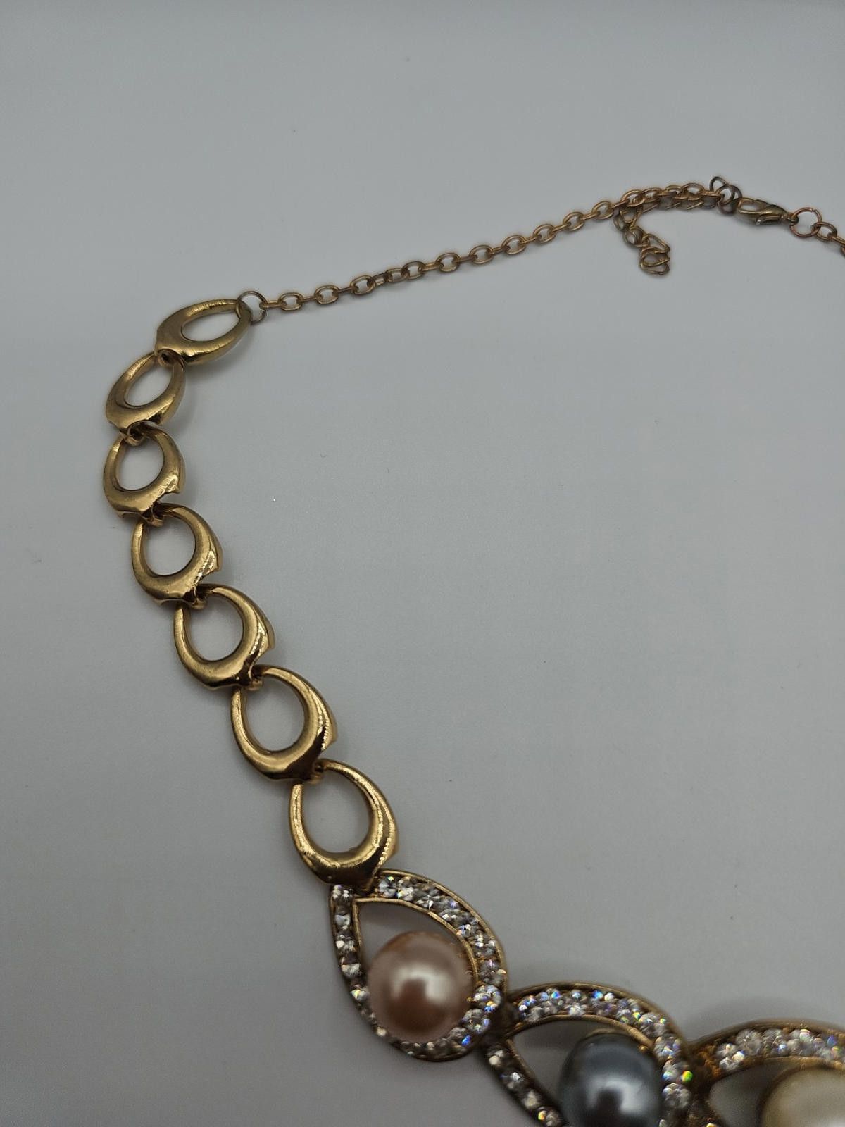 The Unbranded Brand Gold-toned Necklace with Faux Pearls and Rhinestones Size ONE SIZE - 2 Thumbnail