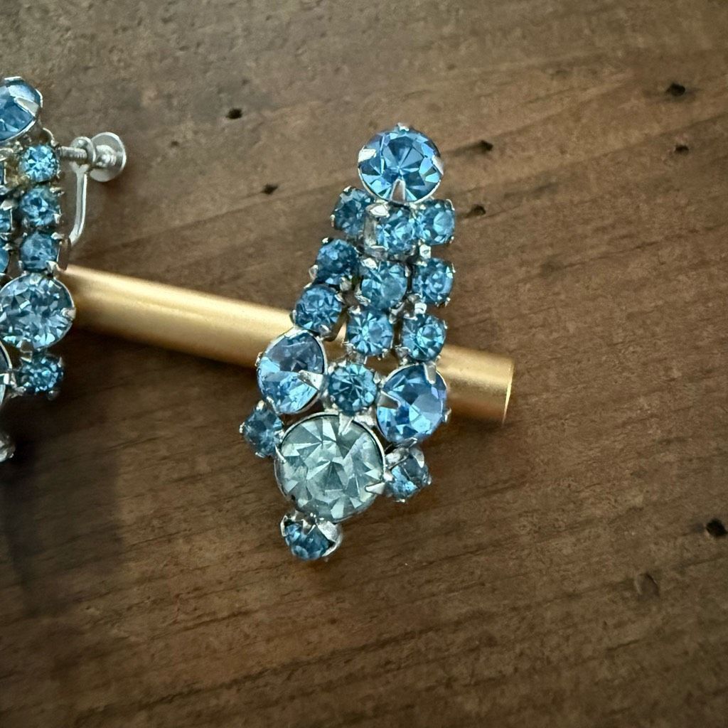 Vintage Vintage Ice Baby Blue Rhinestone Screw Back Earrings Silver Size ONE SIZE - 3 Thumbnail