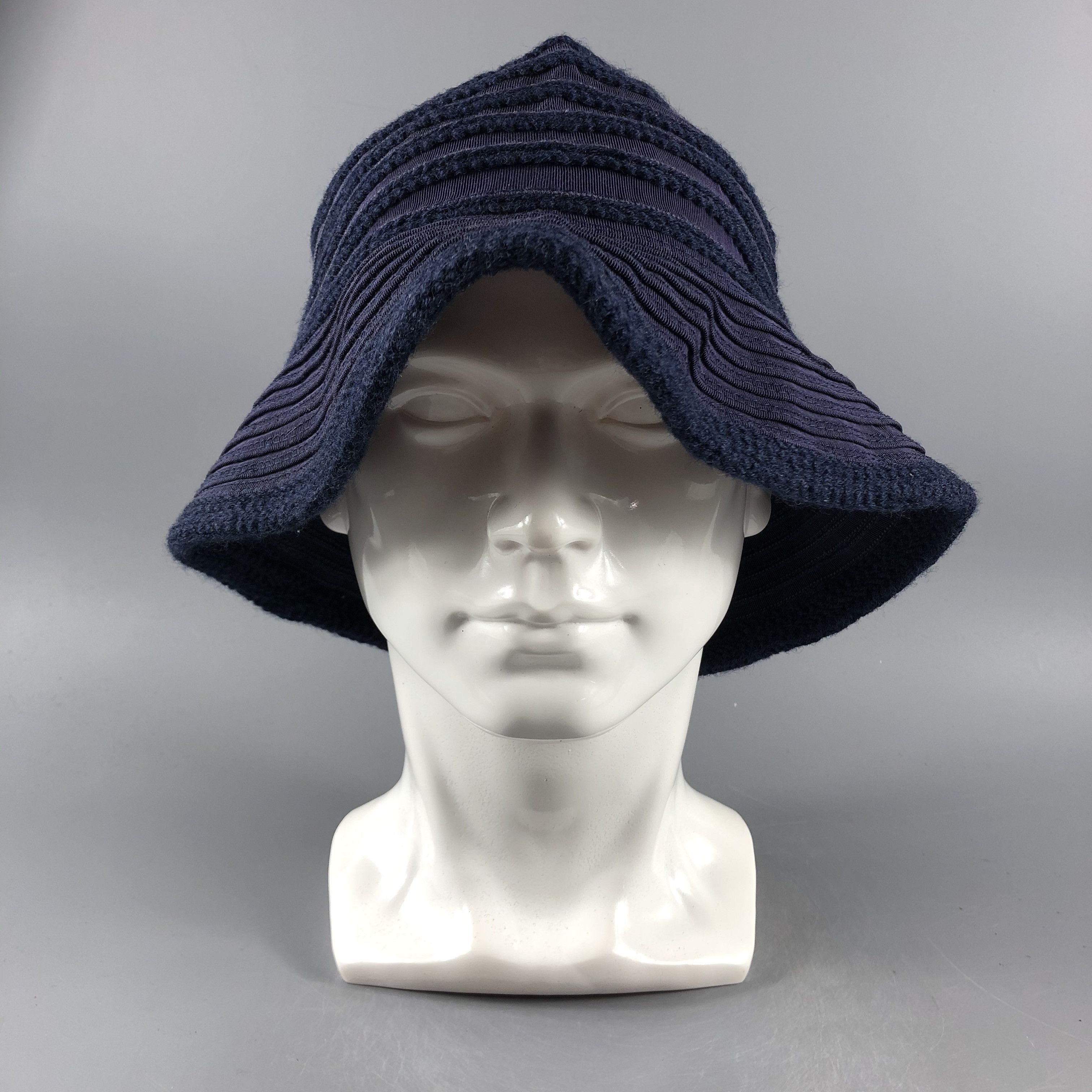 image of Vintage Womens Mila Schon Bucket Hats Beanie -D663