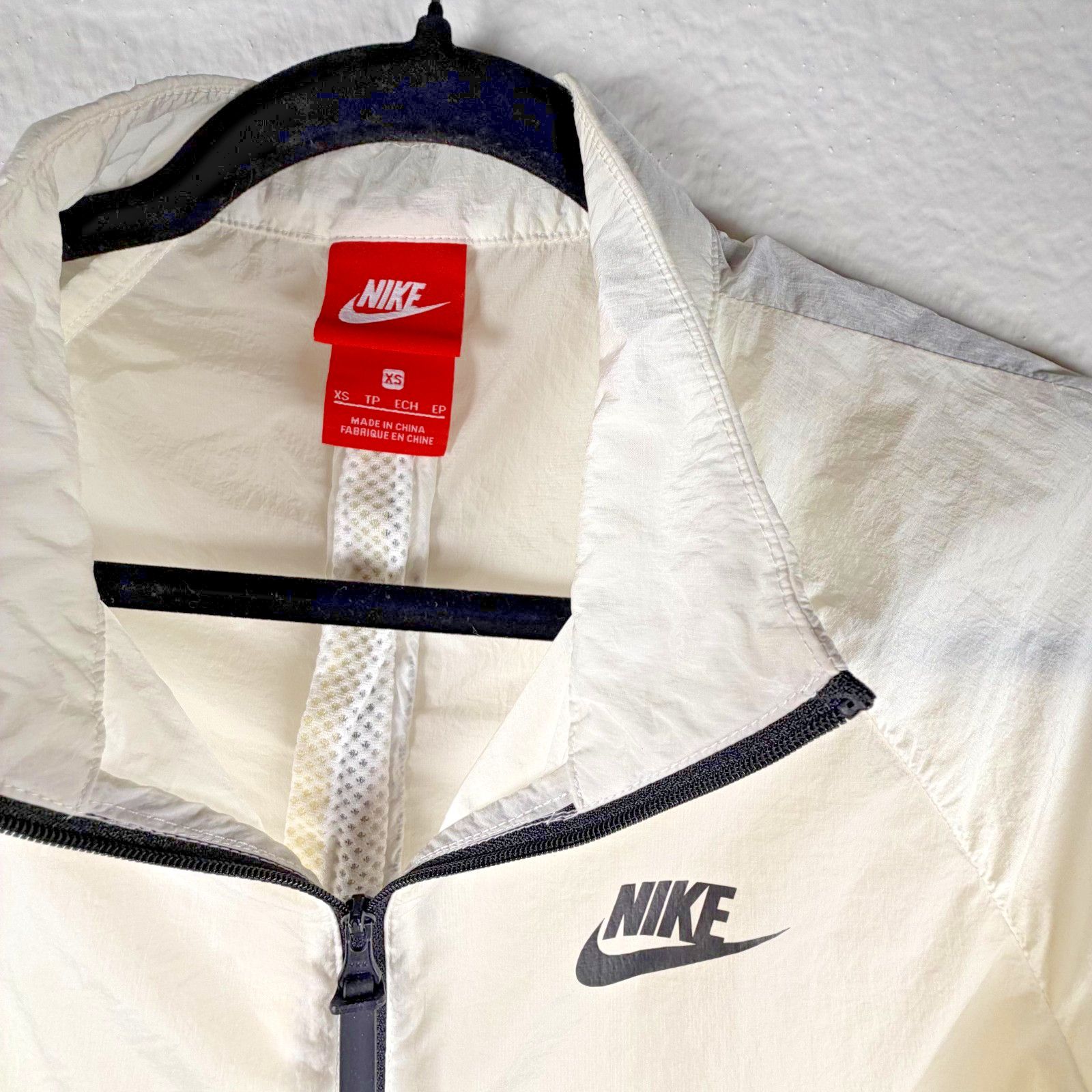 Nike Nike Windbreaker Jacket White Zip Lightweight Womens XS Size XS / US 0-2 / IT 36-38 - 2 Thumbnail