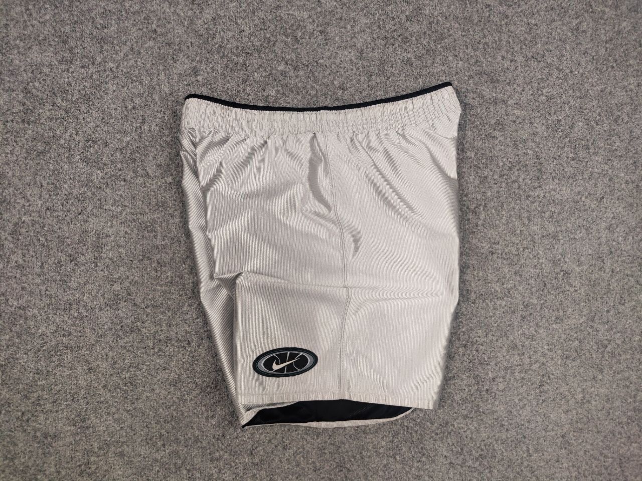 Nike 🔥 Vintage 90's Nike Swoosh reversible Silver Baggy Shorts Size US 34 / EU 50 - 8 Thumbnail