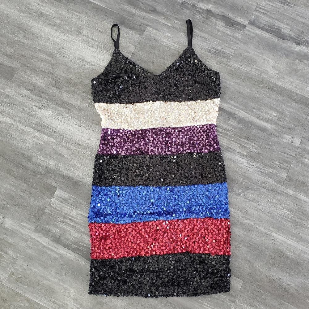 Multicolored Sequin Detailed Privy Mini