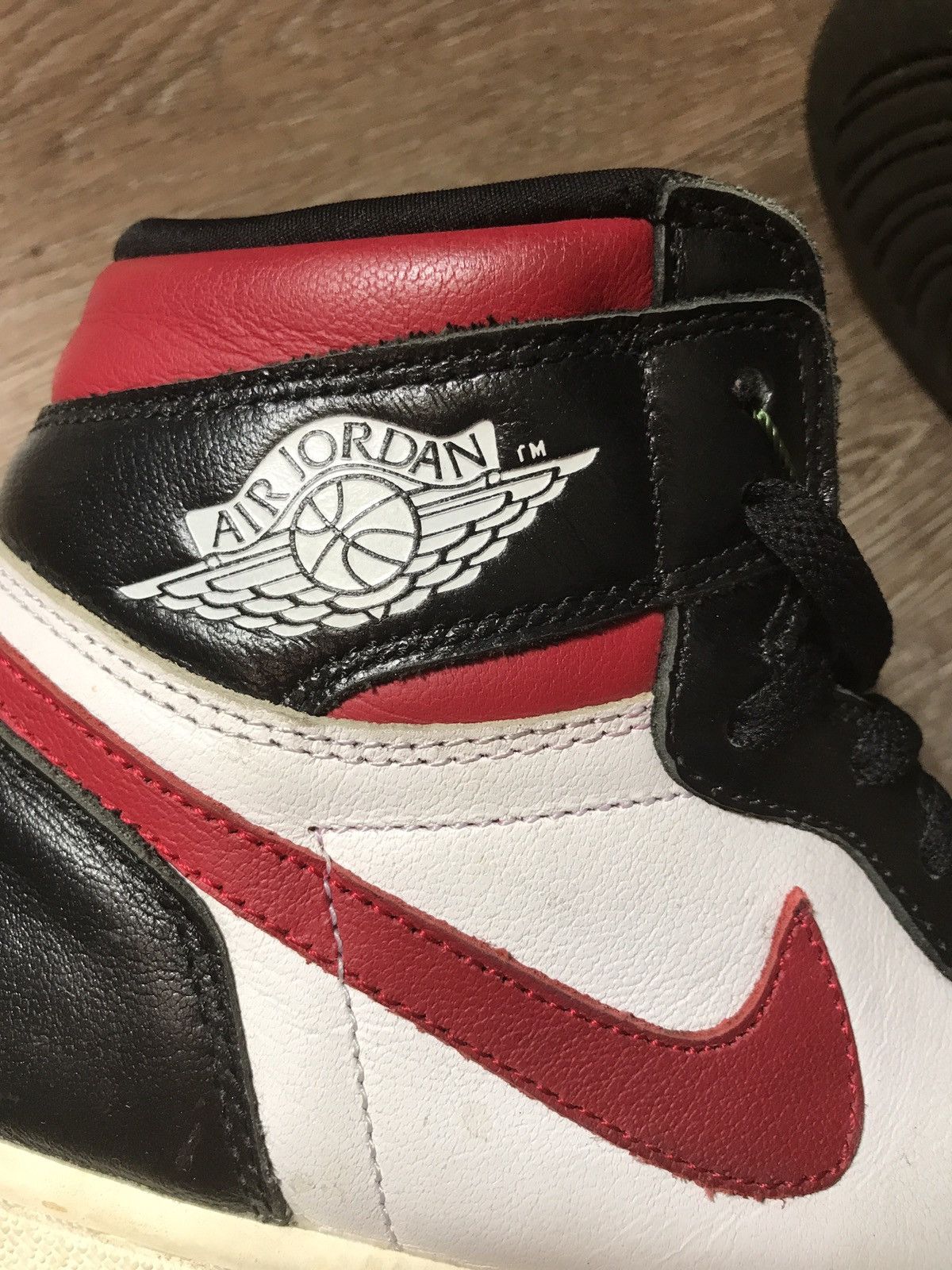 Jordan Brand Air Jordan 1 Retro High Black Gym Red Sail 9.5 2019 Nike Size US 9.5 / EU 42-43 - 11 Thumbnail