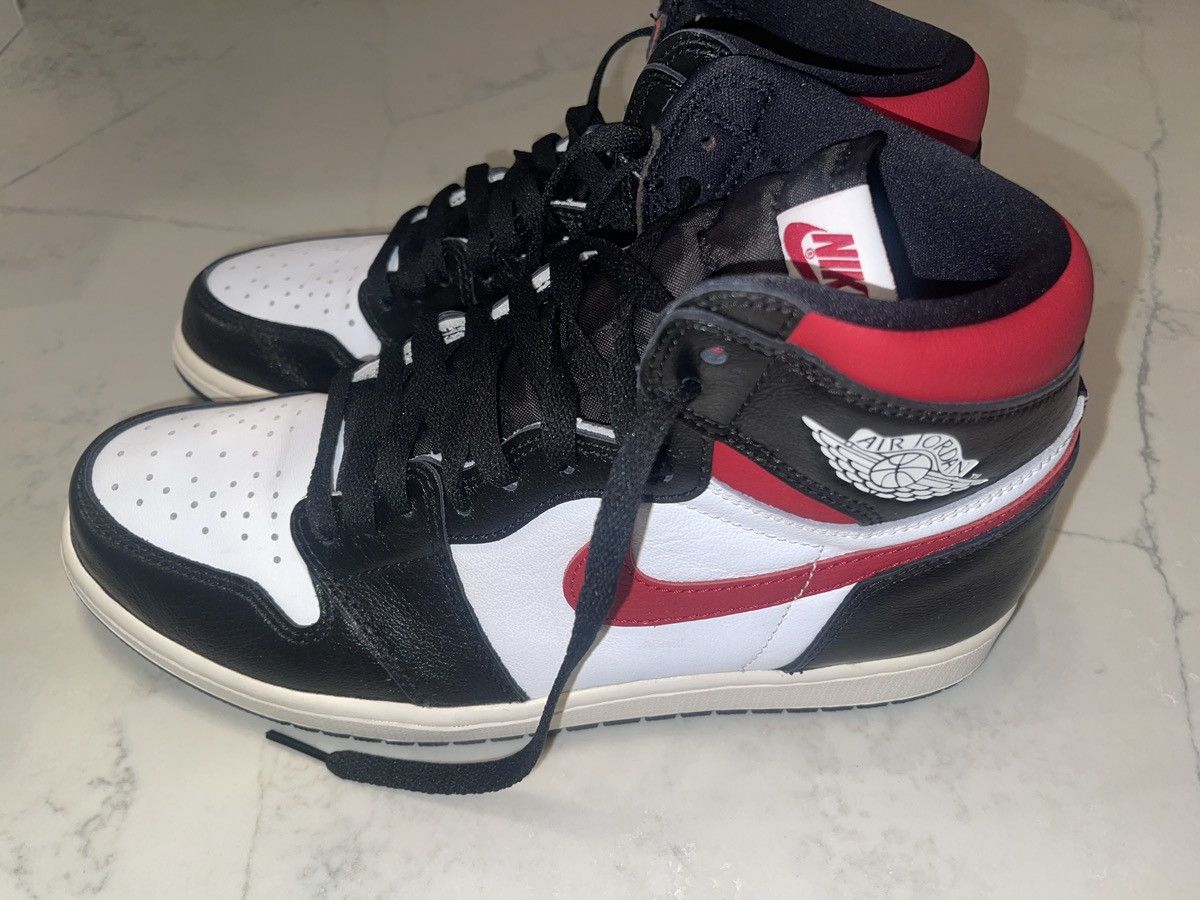 Jordan Brand Jordan 1 Retro Black toe 2016 Size US 10 / EU 43 - 4 Thumbnail