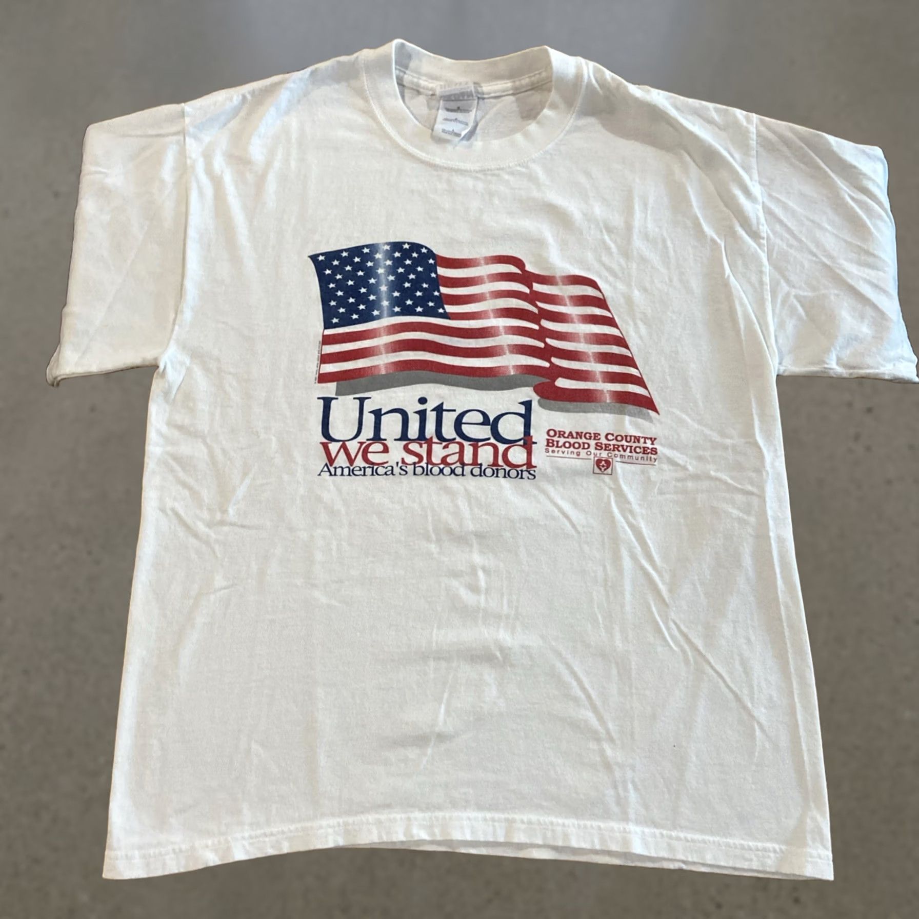Gildan VINTAGE Gildan T-Shirt United We Stand American Red Cross Flag Logo 9/11 Size L White Mens Short Sleeve Crew Neck 100% Cotton Vintage Yes 2000s Size US L / EU 52-54 / 3 - 1 Thumbnail