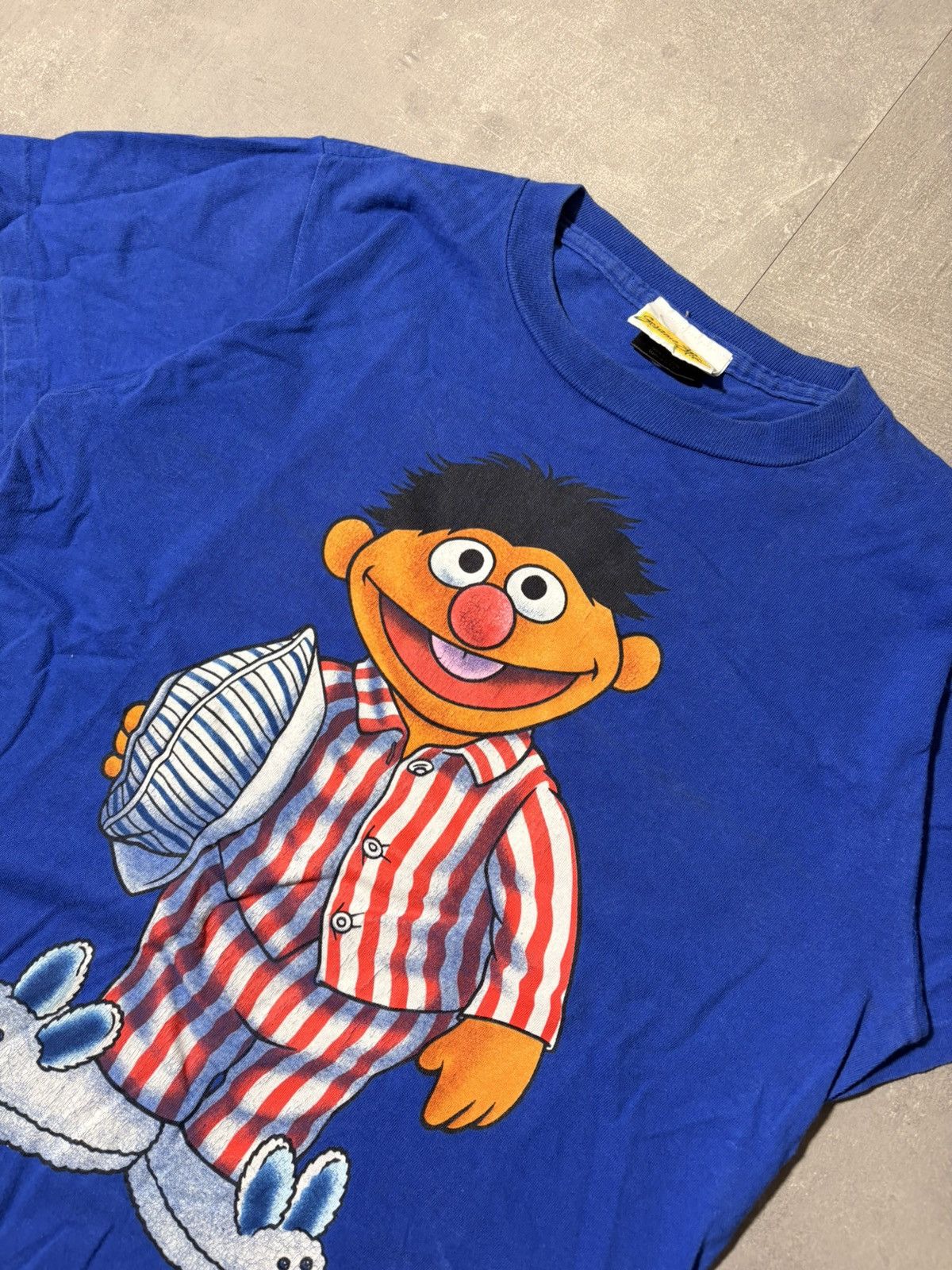 Changes 90s Sesame street sleeping Ernie singlestitch shirt Size US M / EU 48-50 / 2 - 2 Thumbnail