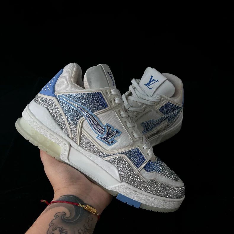 Louis Vuitton Louis Vuitton Blue sky and white clouds full of drilling b Size US 9.5 / EU 42-43 - 9 Thumbnail