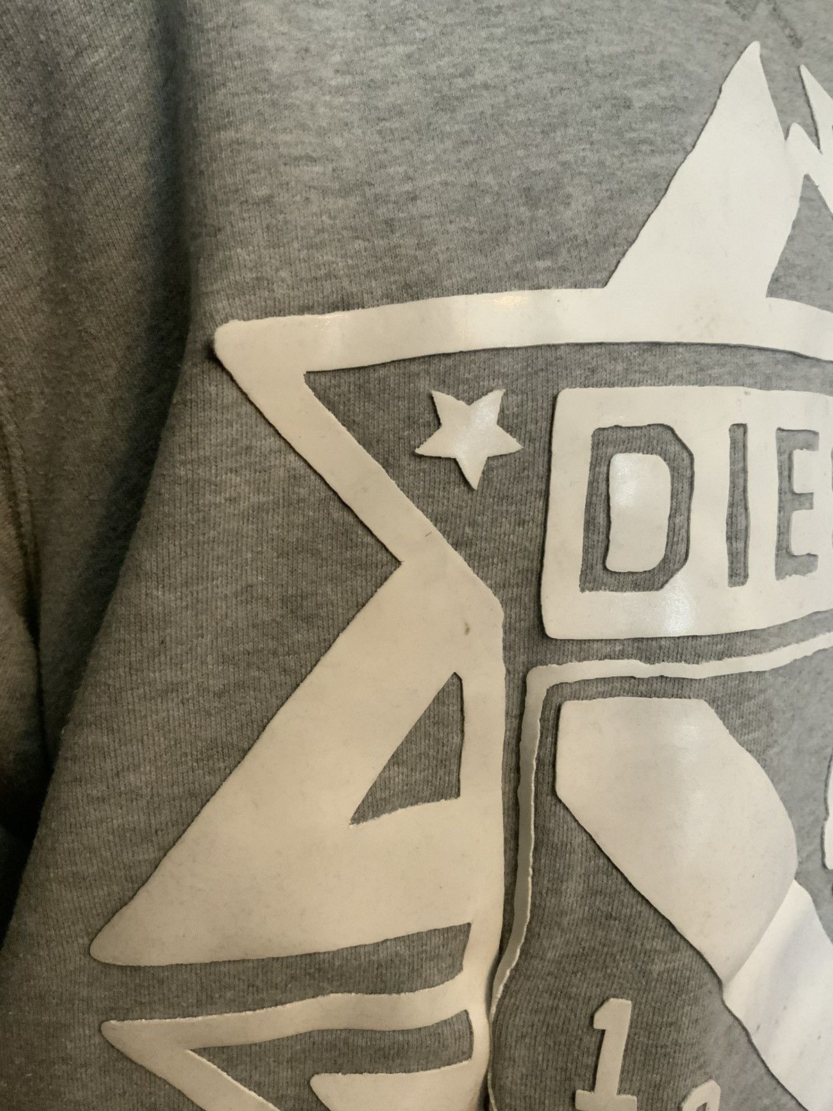 Diesel Diesel Gray Skull Crest Shield Graphic Crewneck Sweatshirt Size US L / EU 52-54 / 3 - 9 Thumbnail