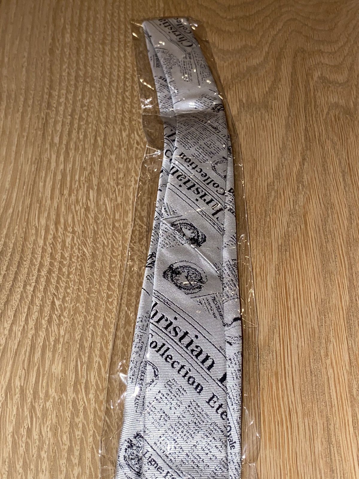 Daniel Arsham × Dior Daniel Arsham x Dior Tie Newspaper Size ONE SIZE - 8 Thumbnail