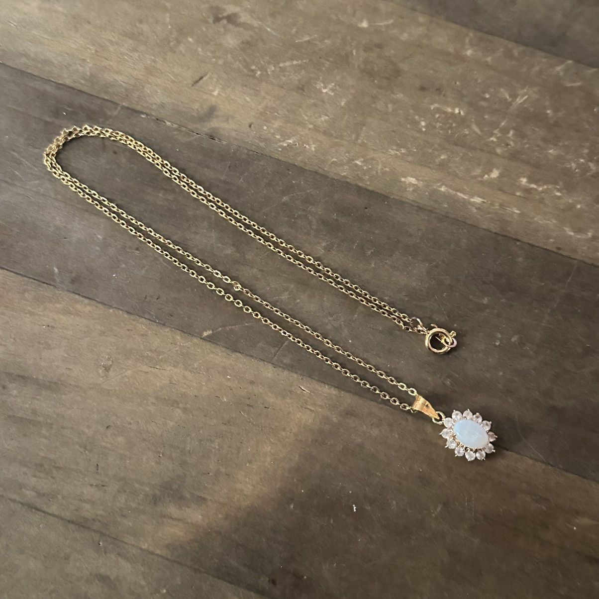 Vintage Vintage faux opal and rhinestone flower pendant necklace Size ONE SIZE - 2 Thumbnail
