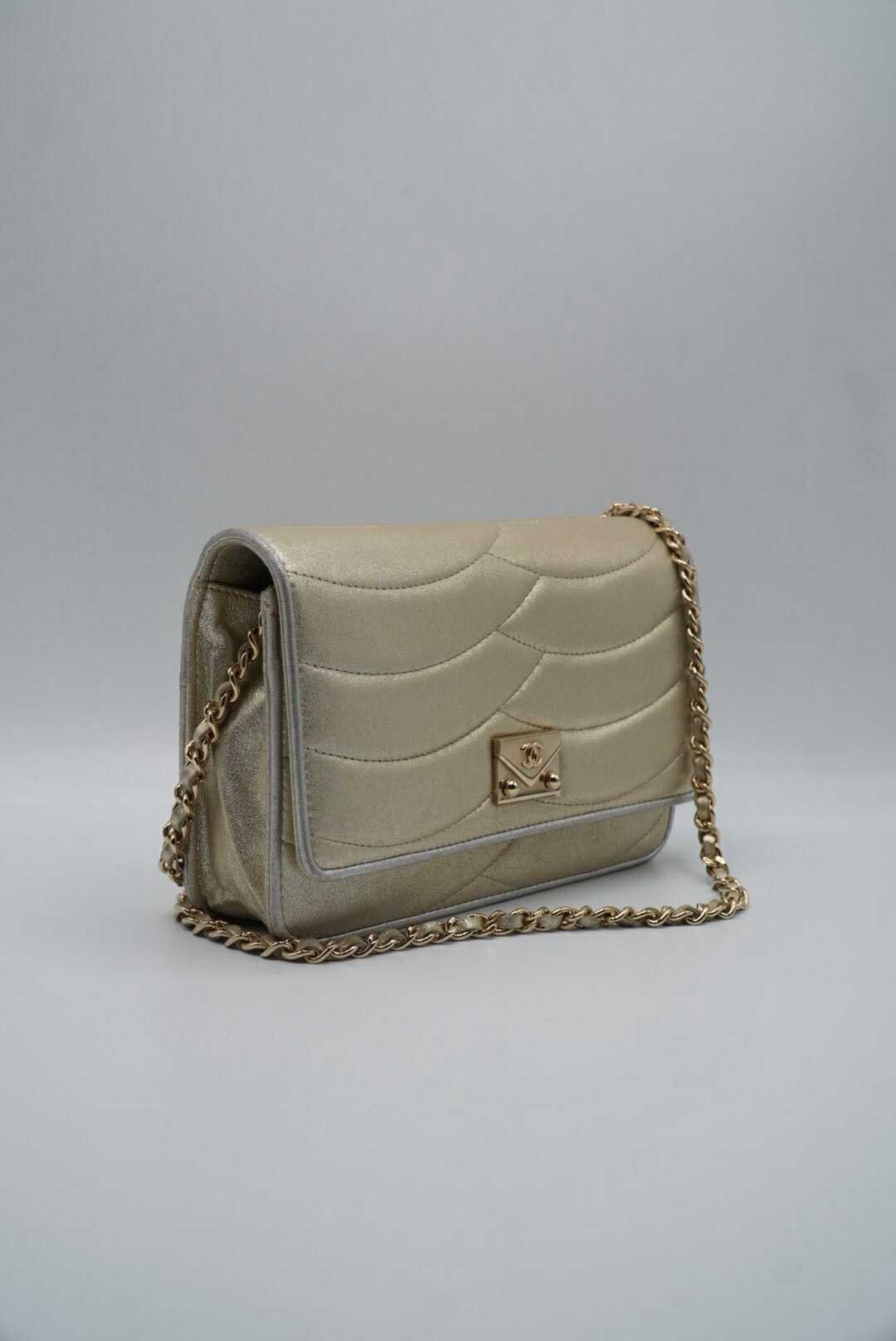Chanel Timeless Chanel Pagoda Flap Square Mini Bag Quilted Leather Size ONE SIZE - 4 Thumbnail