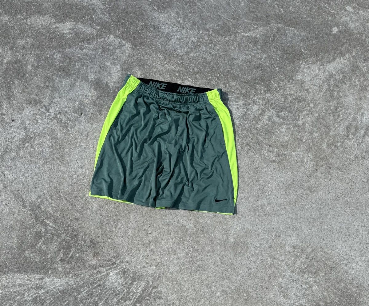 Other Vintage Nike y2k wide buggy streetwear oversize track shorts Size US 34 / EU 50 - 4 Thumbnail