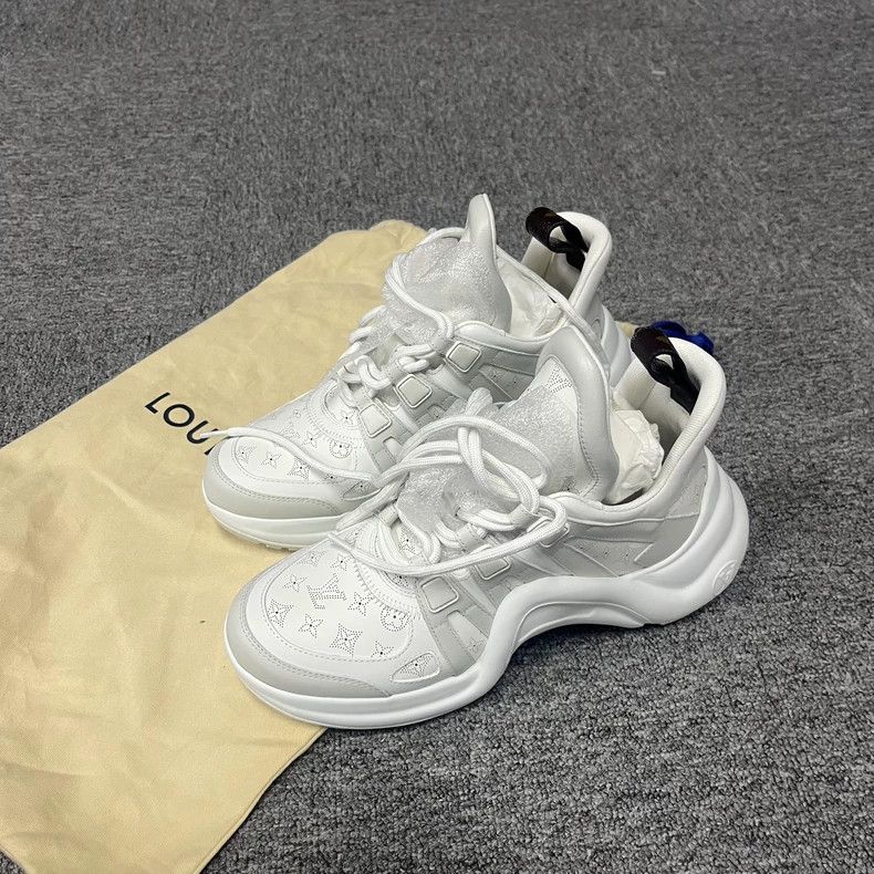 Louis Vuitton Louis Vuitton White Comfortable Simple Low-Top Lifestyle C Size US 7 / IT 37 - 1 Thumbnail