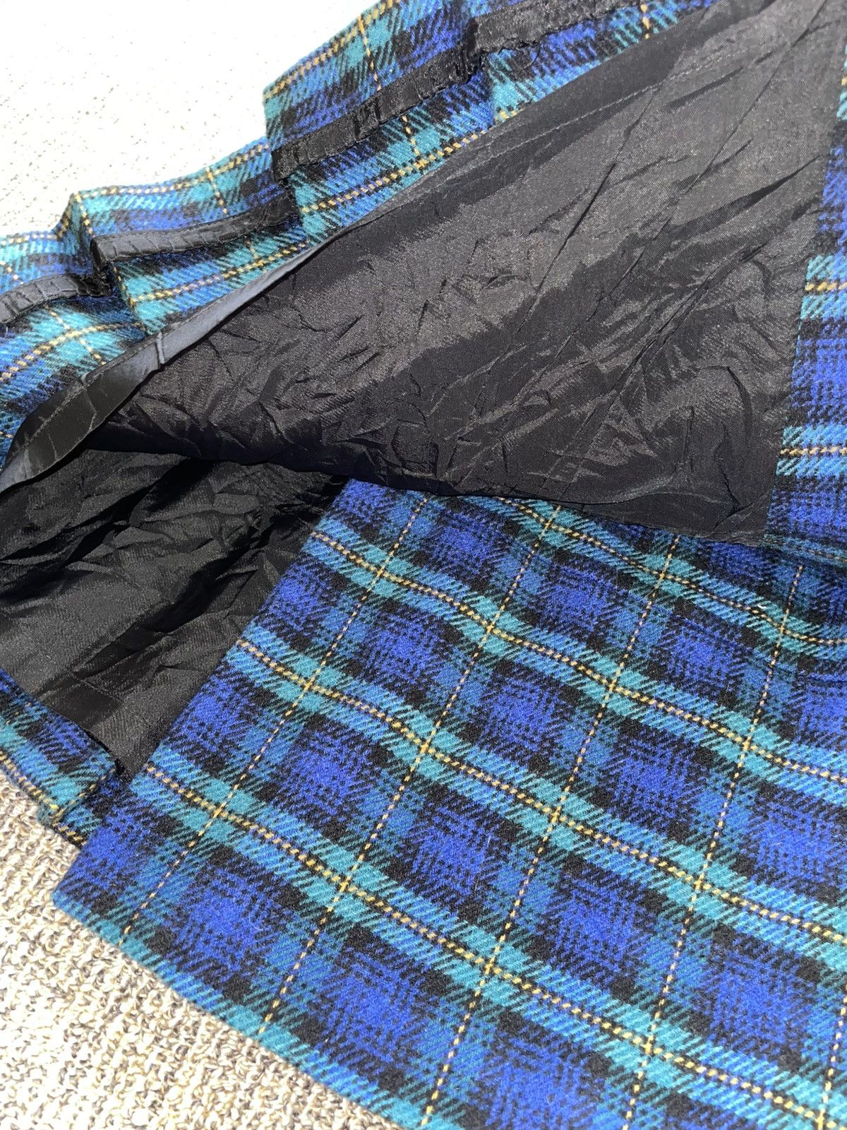 Juicy Couture juicy couture Tweed Skirt Early 2000s Paris Hilton RP: $380 Size 28" / US 6 / IT 42 - 3 Thumbnail