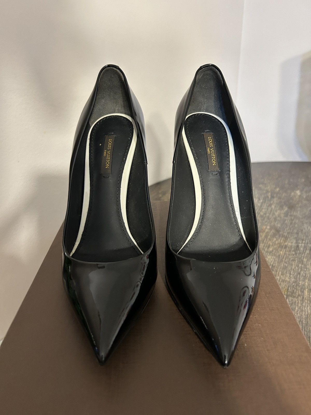 Louis Vuitton Blai Vuiton Patent Leather Pumps • Pointed-Toes Size US 9 / IT 39 - 1 Thumbnail