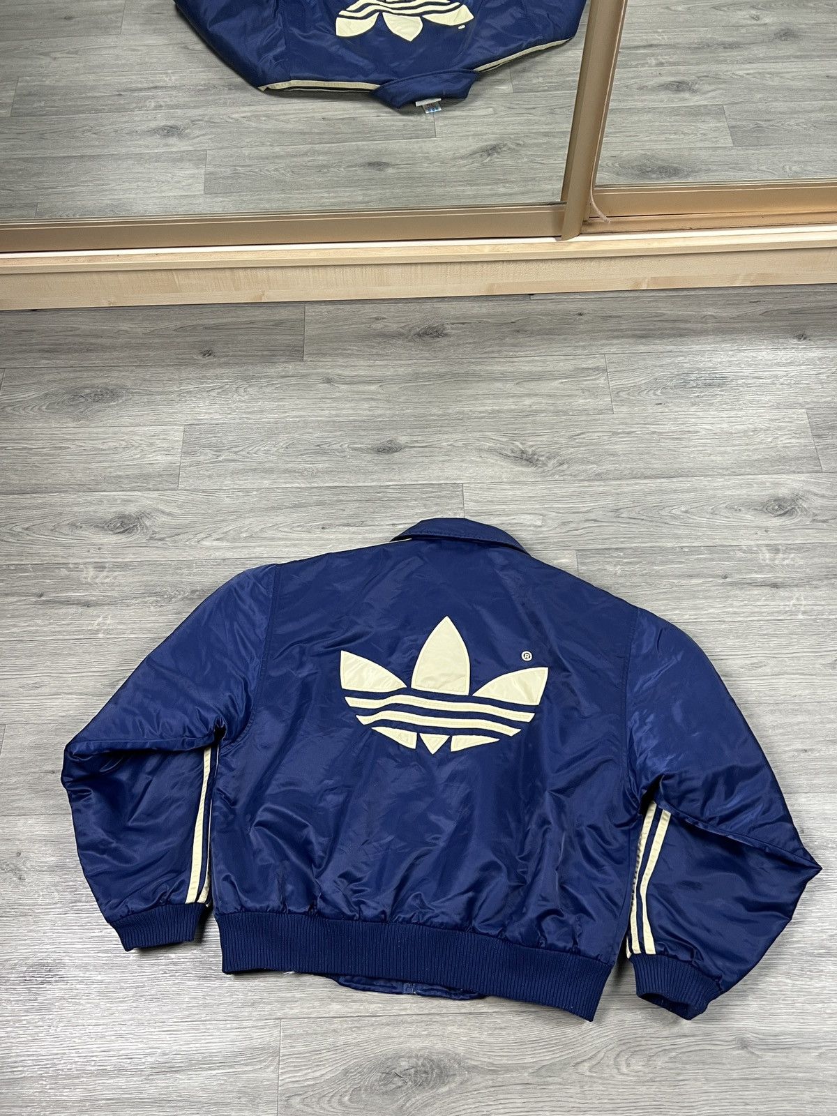 Adidas Rare Adidas vintage Bomber Jacket mens size S Size US S / EU 44-46 / 1 - 7 Thumbnail