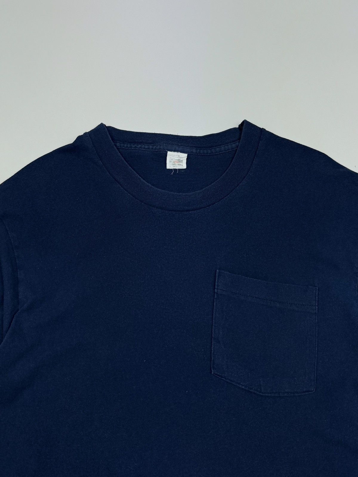 Vintage 1990’s Vintage Fruit Of The Loom Blank Chest Pockets T-Shirt Size US M / EU 48-50 / 2 - 2 Thumbnail
