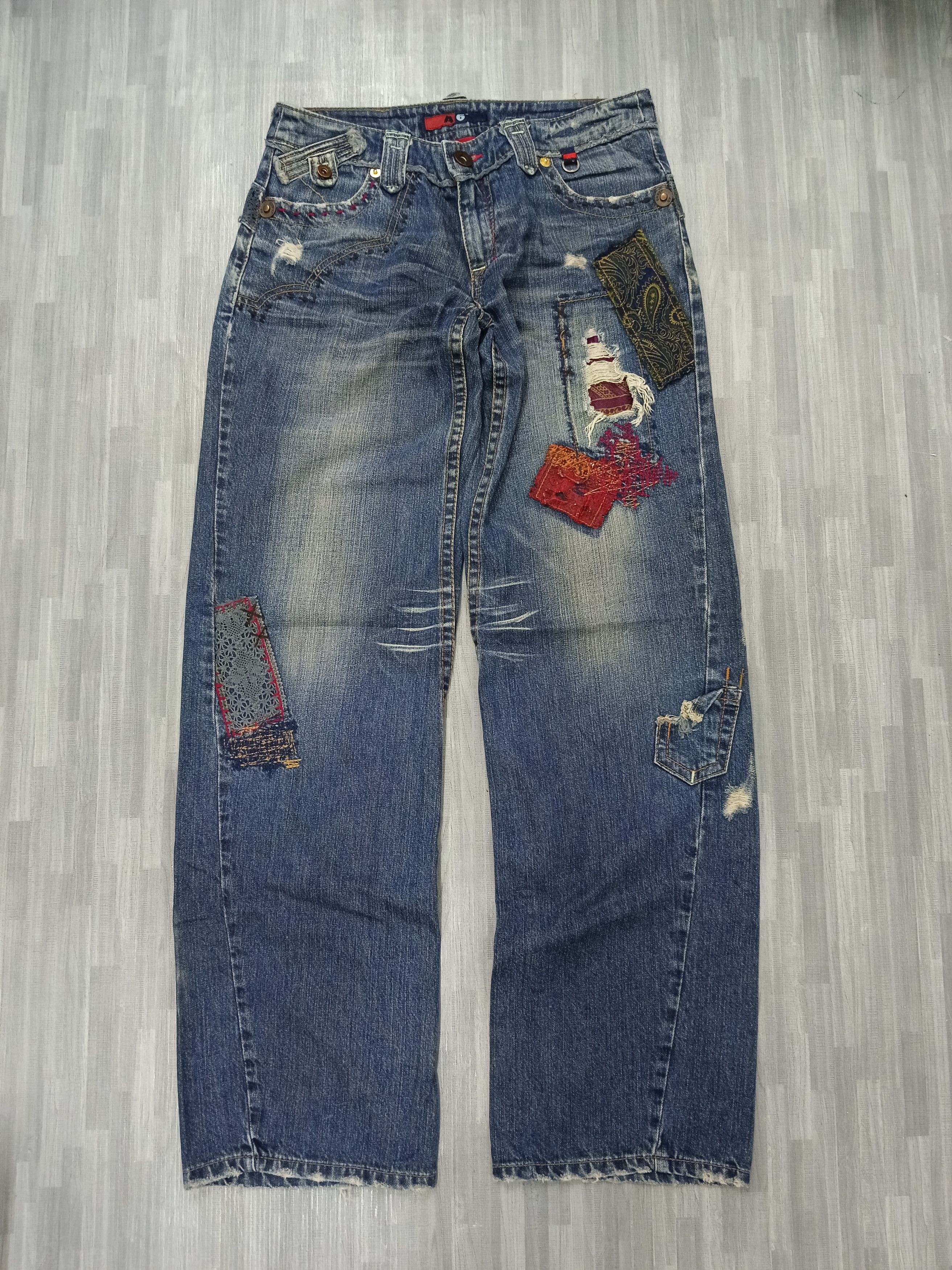 Japanese Brand A6 DISTRESSED PACTHWORK TWIST DENIM PANTS Size 30" / US 8 / IT 44 - 2 Thumbnail