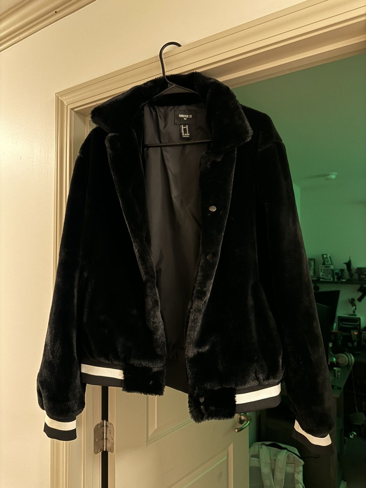 Forever 21 Black White Faux Fur Bomber Jacket Size US M / EU 48-50 / 2 - 1 Thumbnail