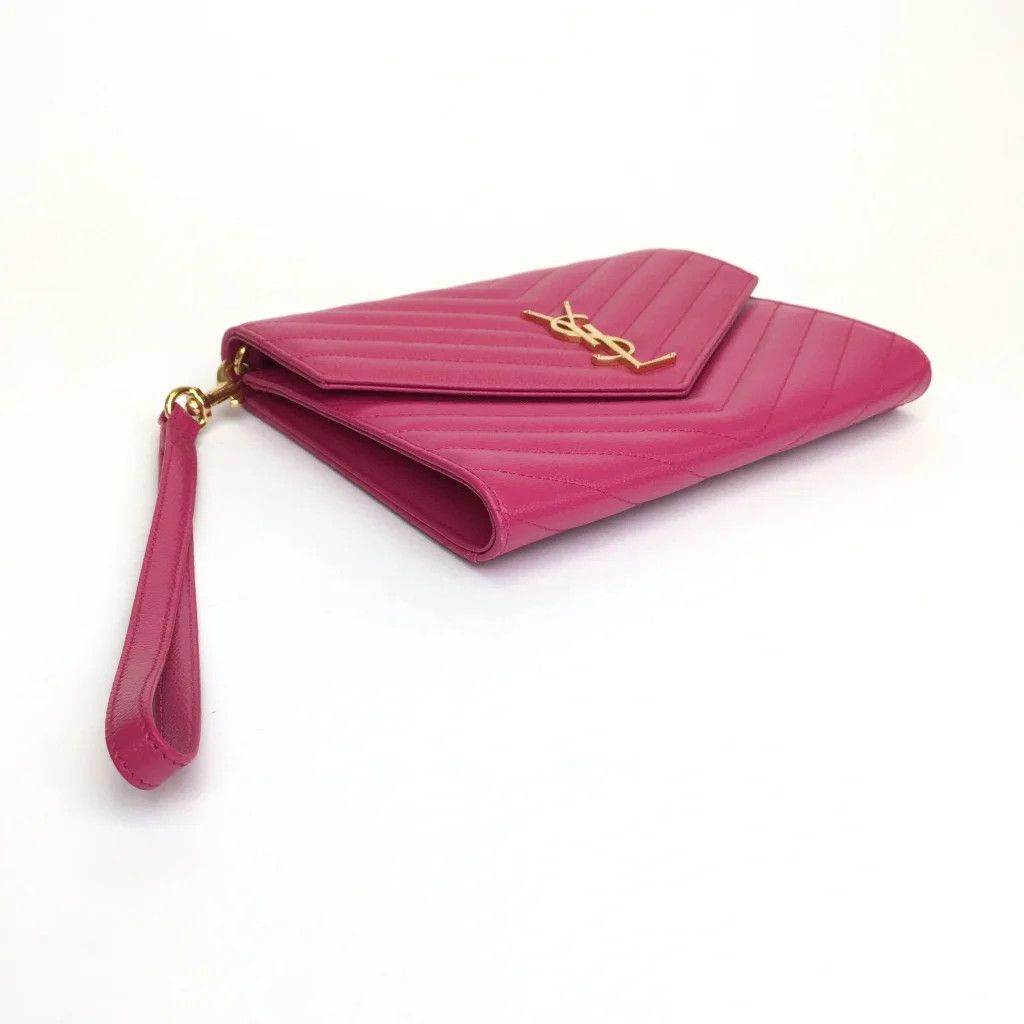 o1b1hav110425 Size: OS / Cassandre Matelasse Flap Pouch