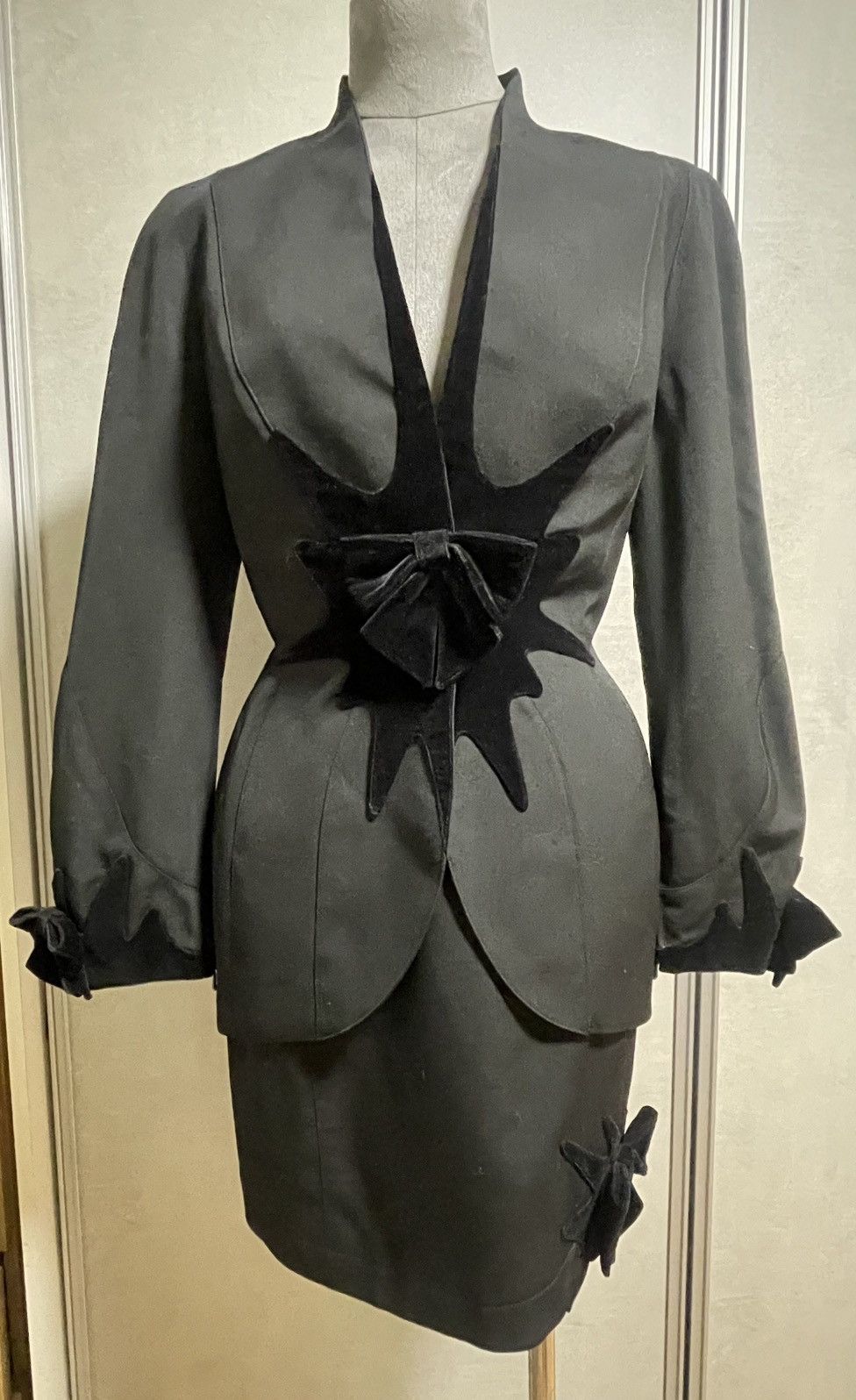 Thierry Mugler THIERRY MUGLER Velvet suit Size S / US 4 / IT 40 - 1 Thumbnail