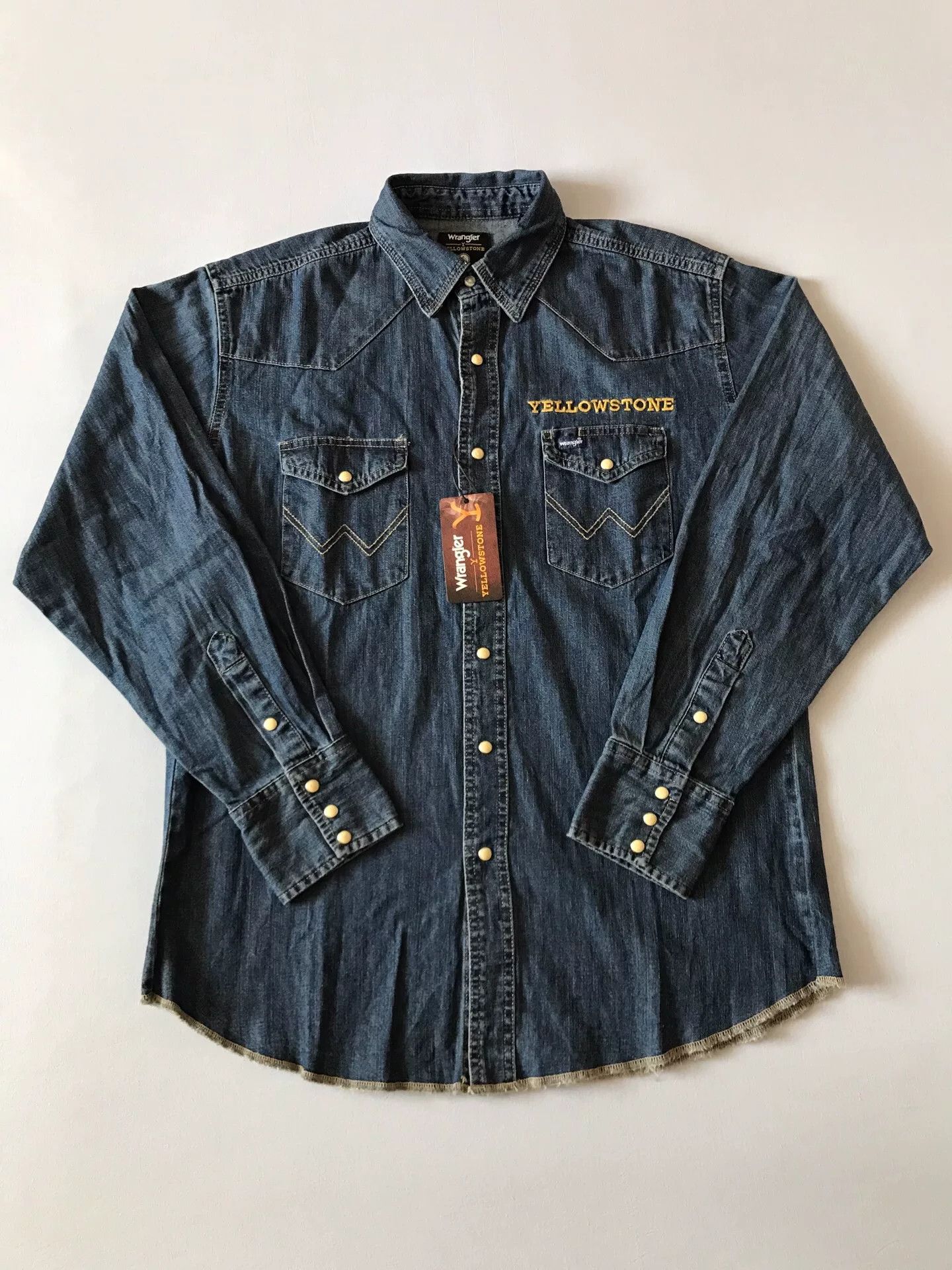 Wrangler Wrangler x Yellowstone Dutton Ranch Denim Shirt Size US L / EU 52-54 / 3 - 1 Thumbnail