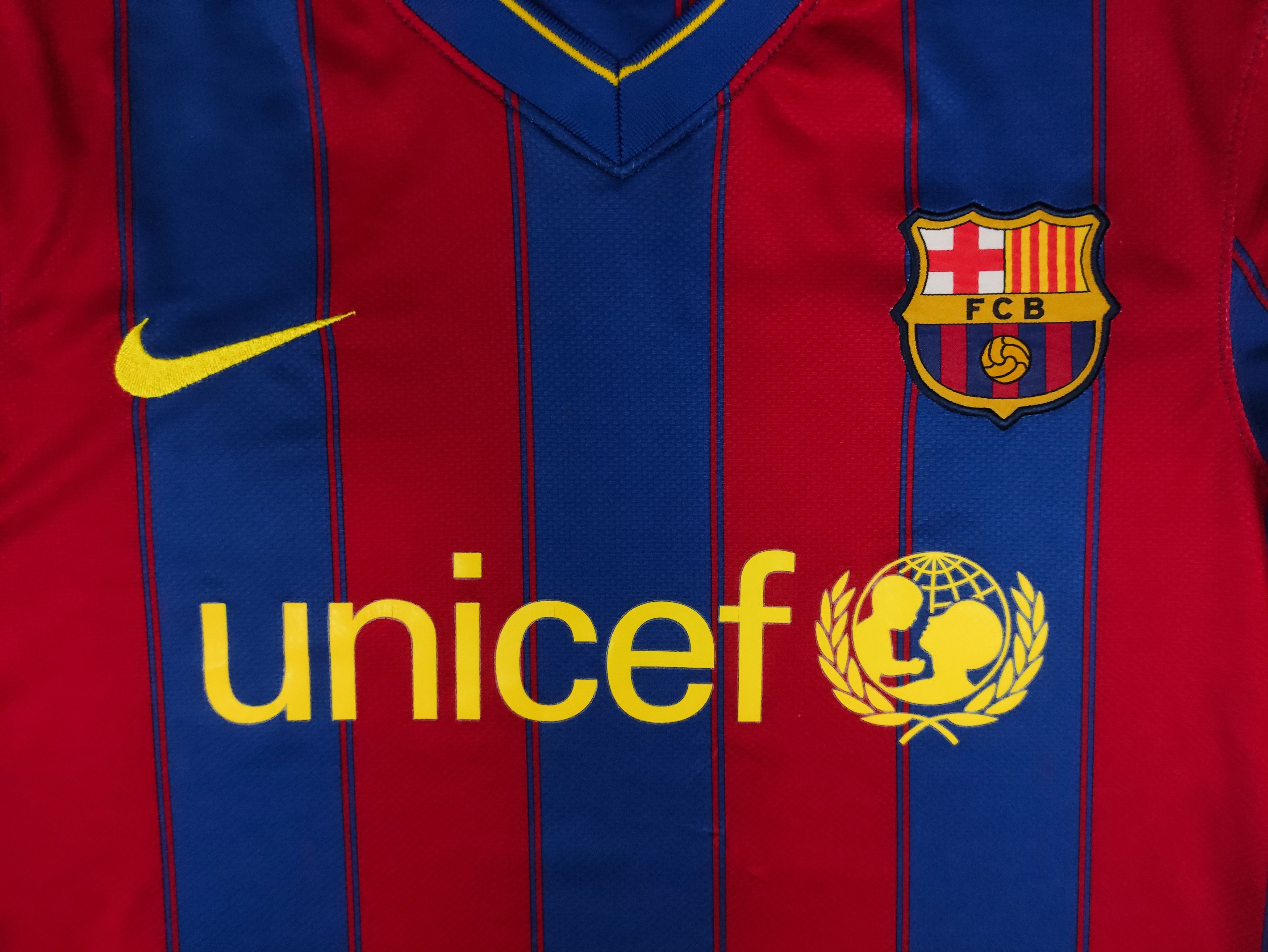 Nike FC Barcelona 2009 2010 Nike Home Shirt Vintage Barca Unicef Size US M / EU 48-50 / 2 - 9 Thumbnail
