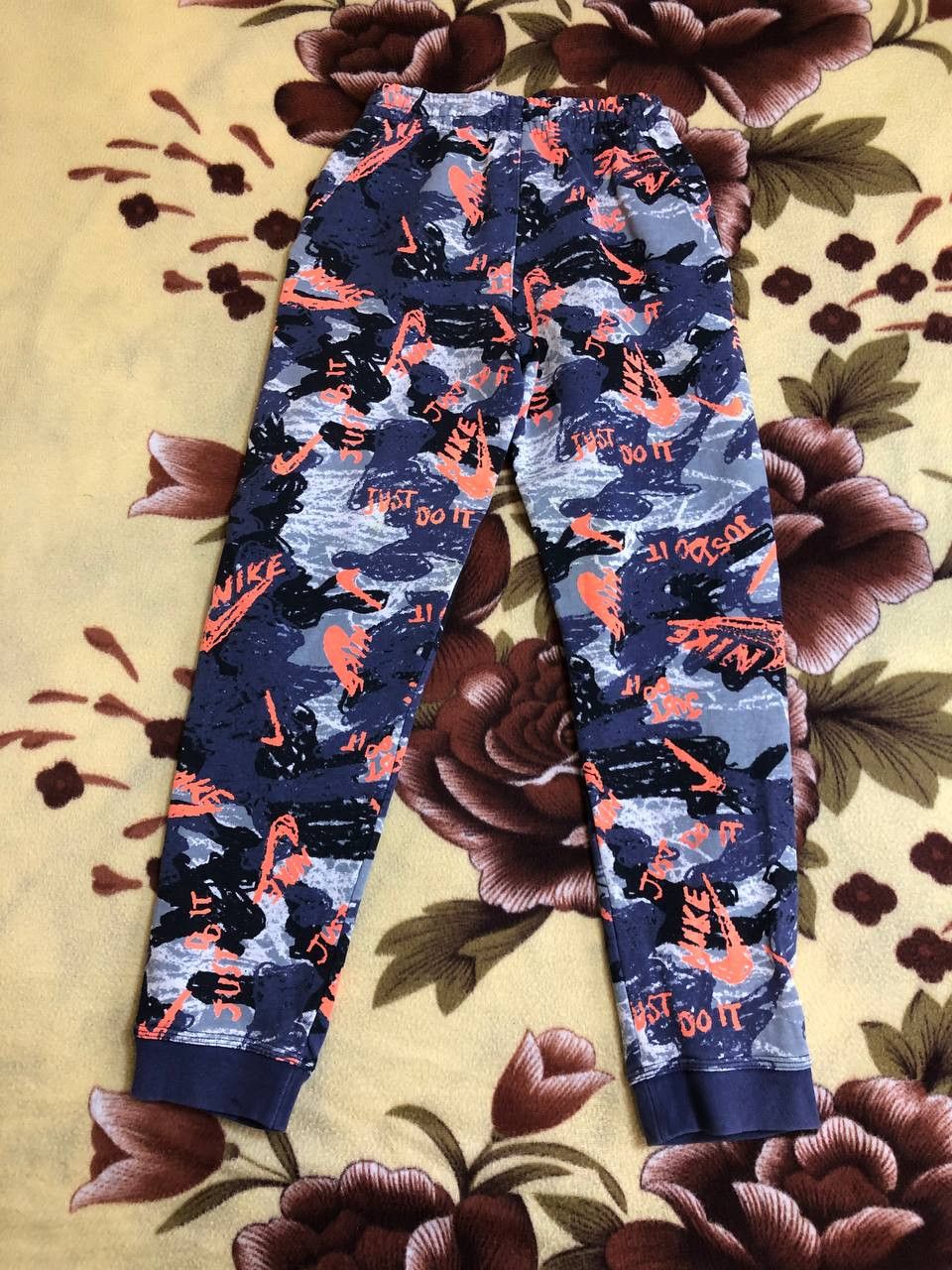 Nike Nike (kids XL) Boy's Club Fleece Printed Joggers Size US 29 - 6 Thumbnail