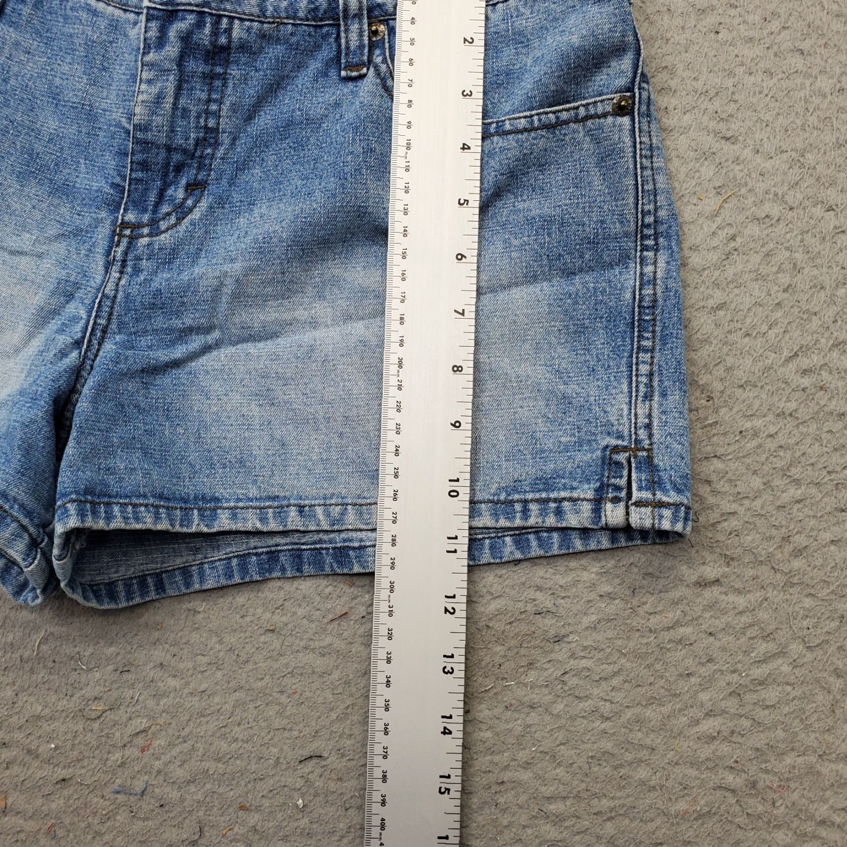 Vintage Mudd Womens 11 Blue Denim Mini Shorts 5-Pocket Design Ankle Slit Medium Wash Casual Shorts Size 32" / US 10 / IT 46 - 3 Thumbnail