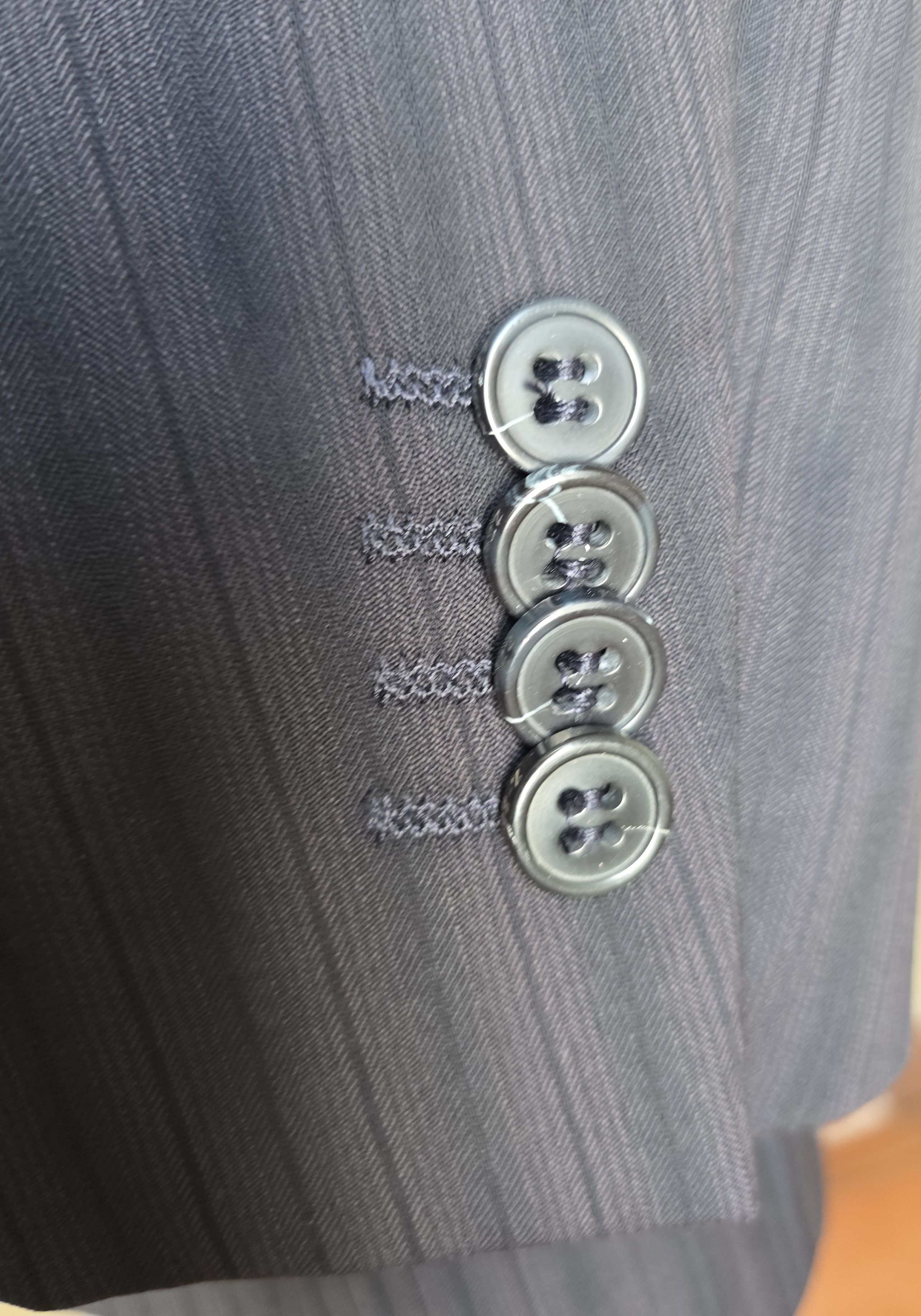 Ermenegildo Zegna Ermenegildo Zegna Tailored Suit – Black Subtle Stripes Size 40R - 4 Thumbnail