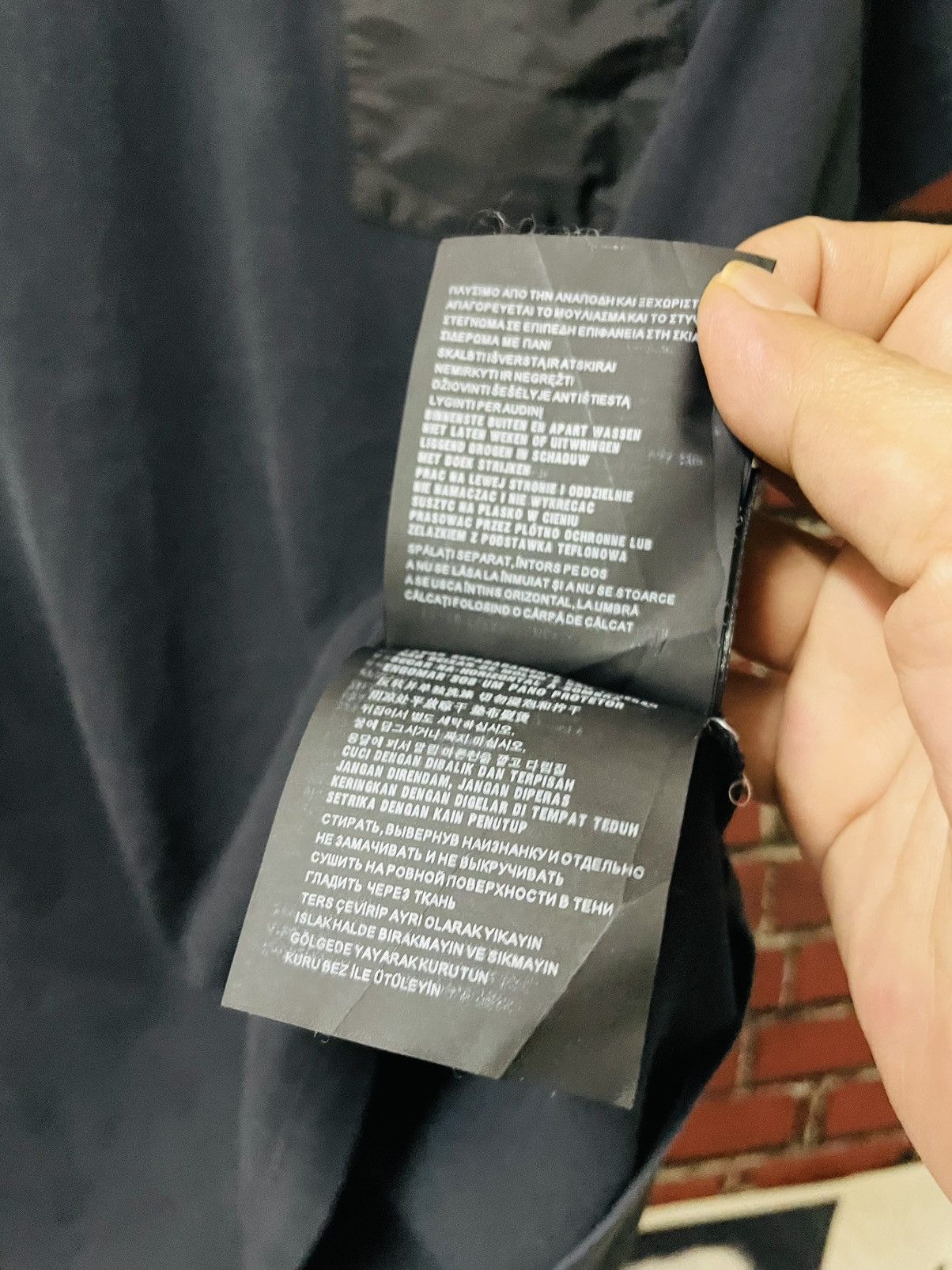 PRADA V NECK RUBBER LOGO SINGLE POCKET SHIRTS