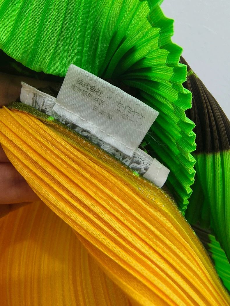 Issey Miyake Issey Miyake size:3 Yellow and green color-blocked pleated Size S / US 4 / IT 40 - 3 Thumbnail